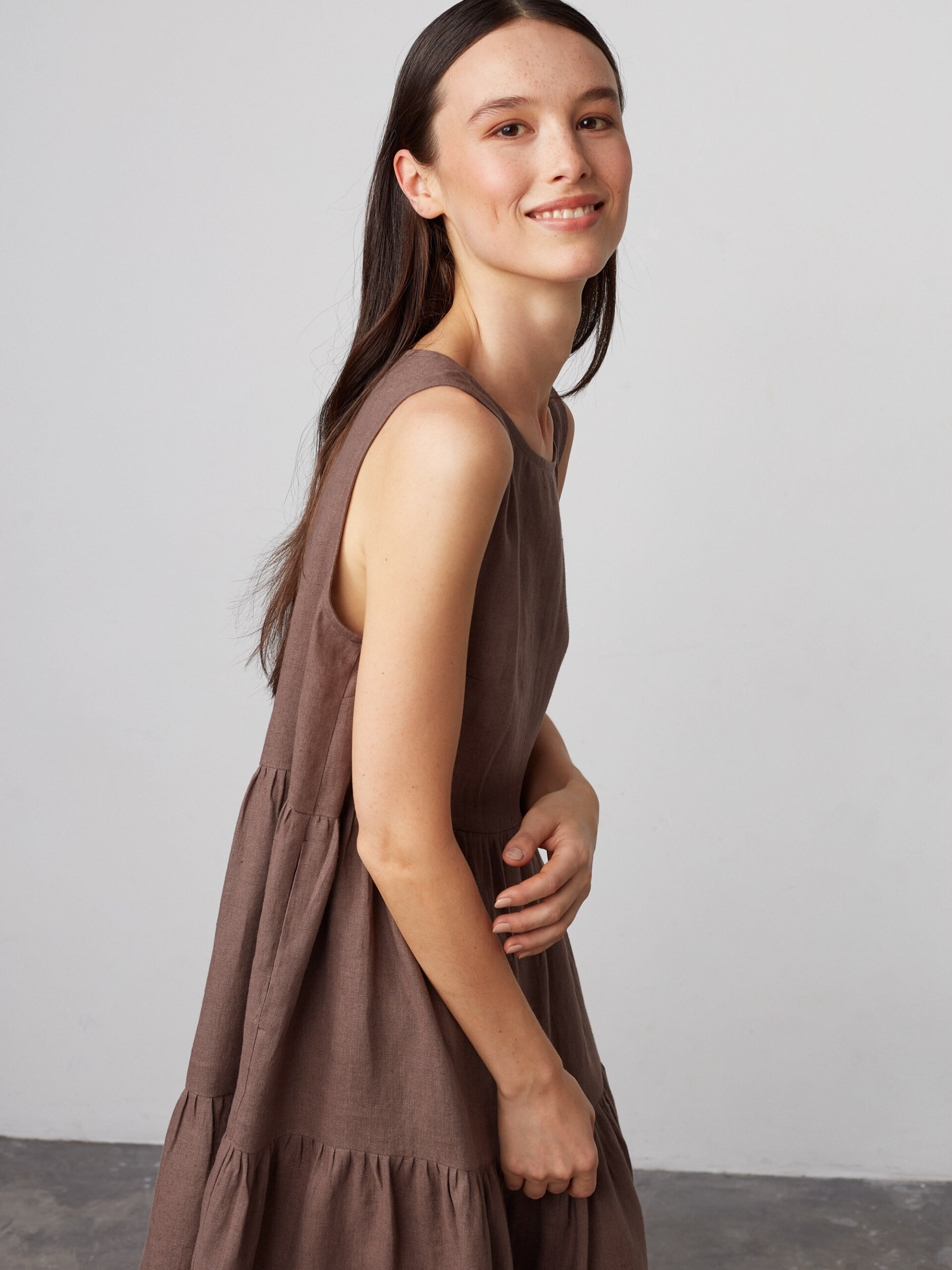 AGOTA Sleeveless Linen Midi Dress - Image 5