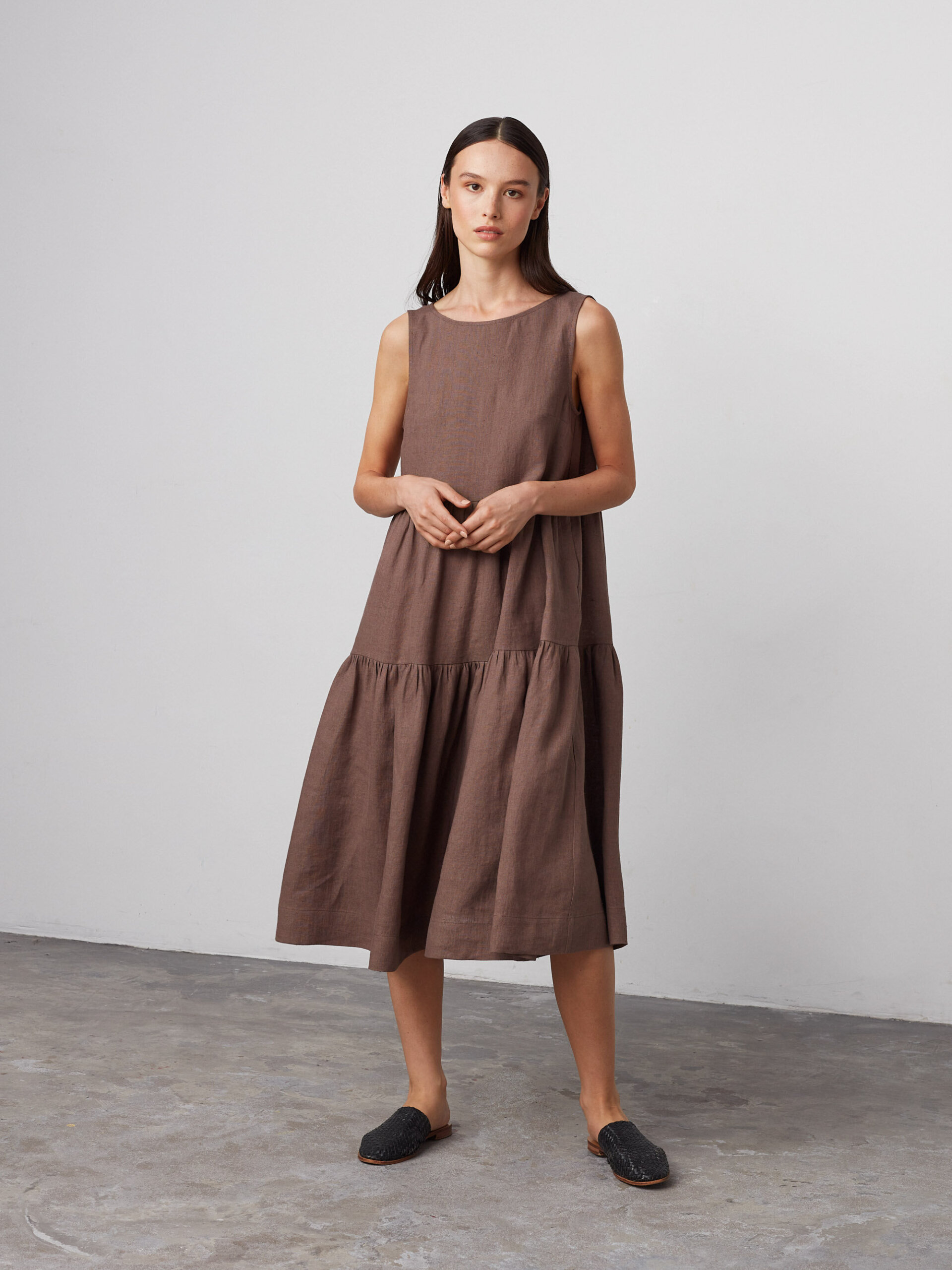 AGOTA Sleeveless Linen Midi Dress - Image 4