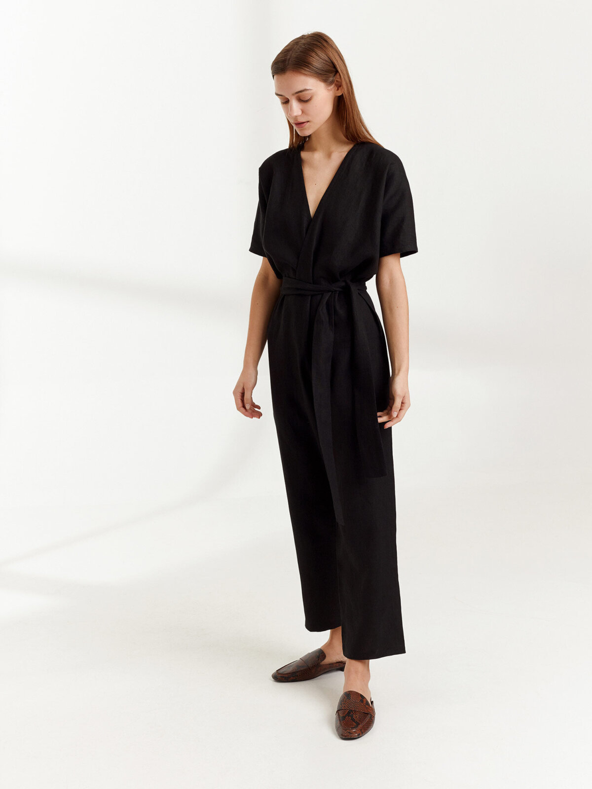 Bild 4 von AURORA Leinen Jumpsuit in von Love and Confuse