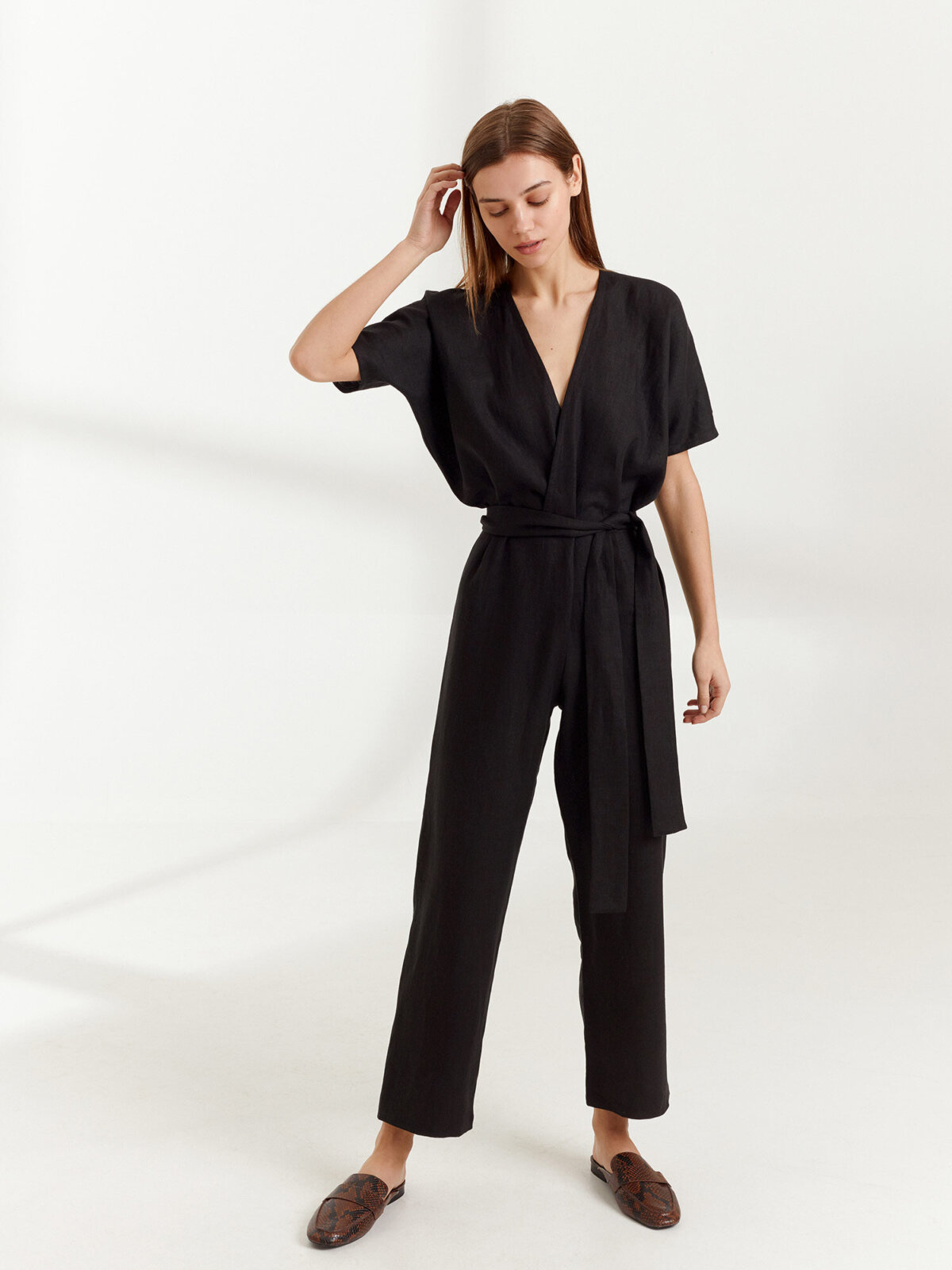 Bild 5 von AURORA Leinen Jumpsuit in von Love and Confuse