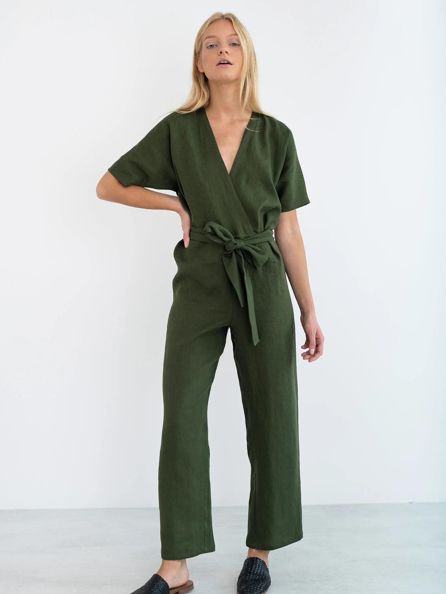 Bild 3 von AURORA Leinen Jumpsuit in von Love and Confuse