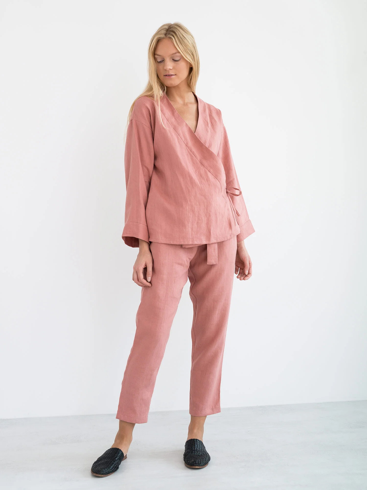 Bild 2 von DELILAH Leinen-Kimonojacke in Salmon pink, you can also choose other colors above von Love and Confuse