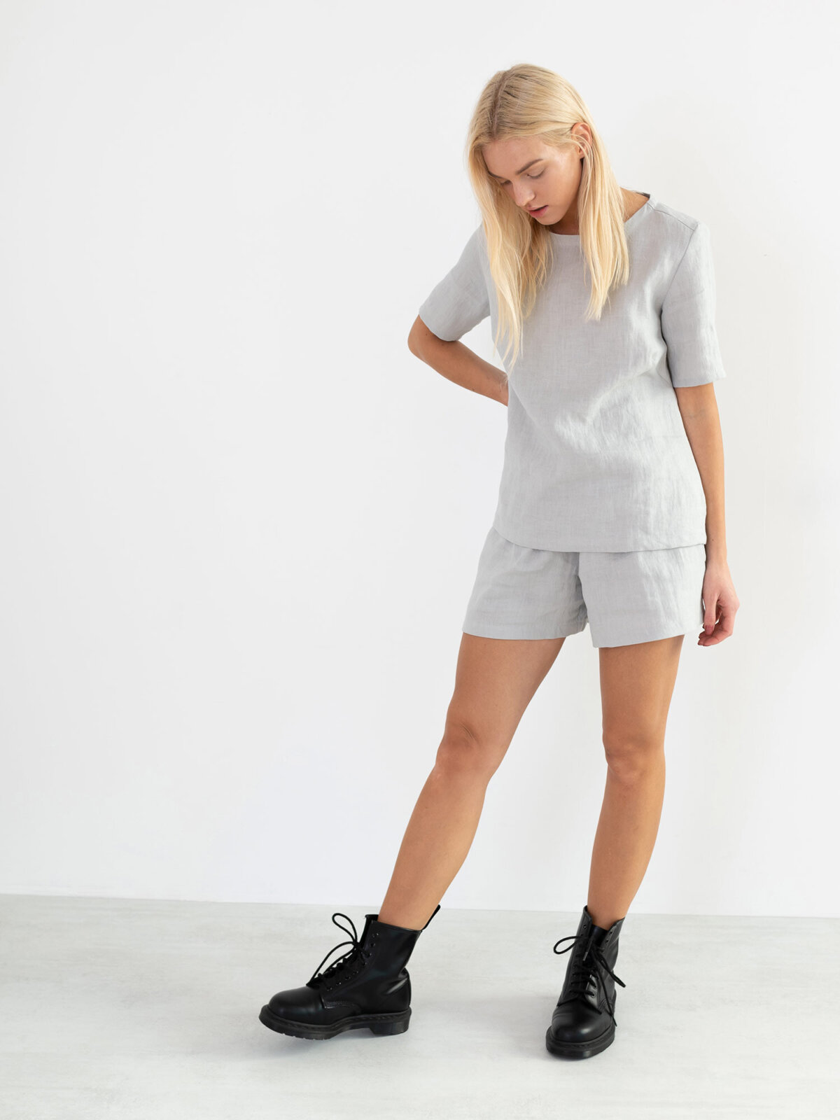Bild 3 von ISLA - Hochgeschnittene Leinen Shorts in Cloudy grey, you can also choose other colors above von Love and Confuse