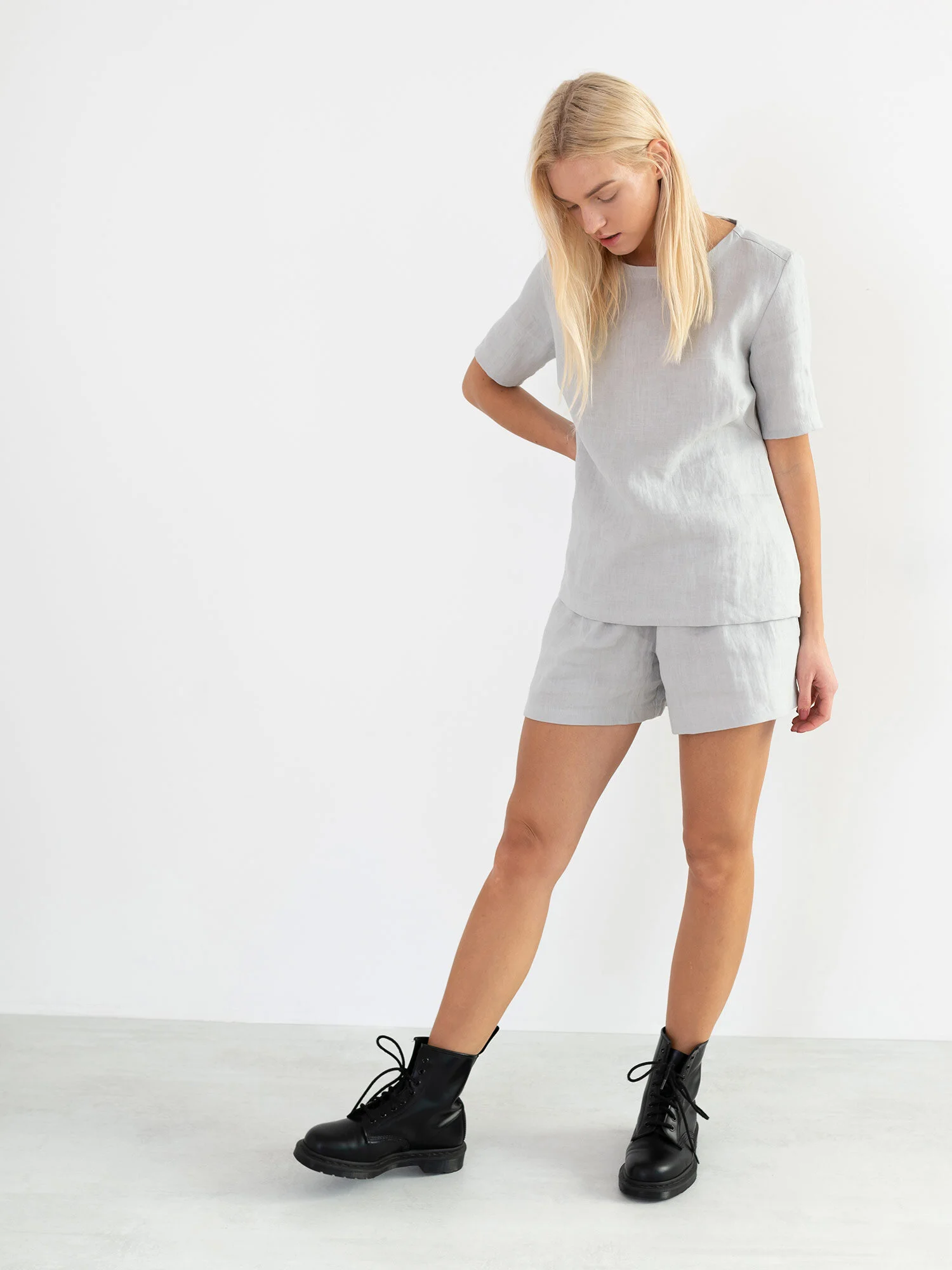 Bild 3 von ISLA - Hochgeschnittene Leinen Shorts in Cloudy grey, you can also choose other colors above von Love and Confuse
