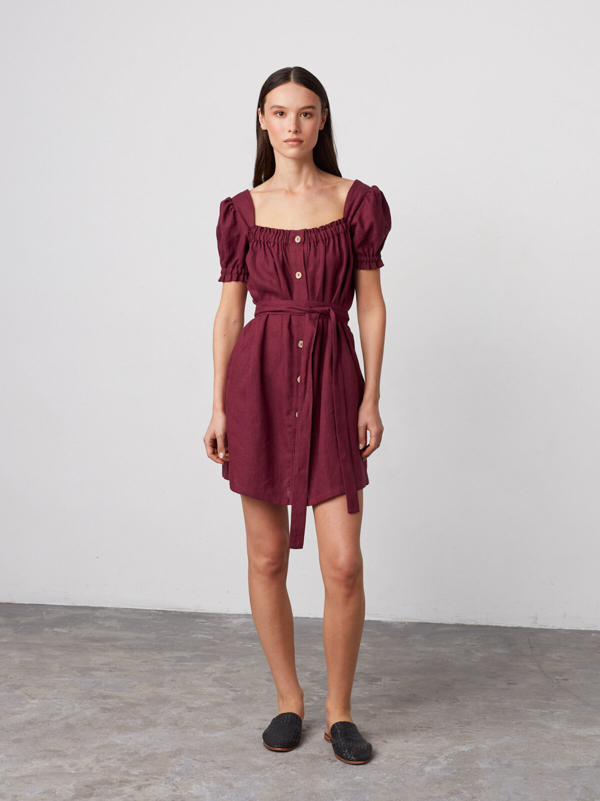 JULY napillinen pellavamekko Munakoiso — kokovartalokuva