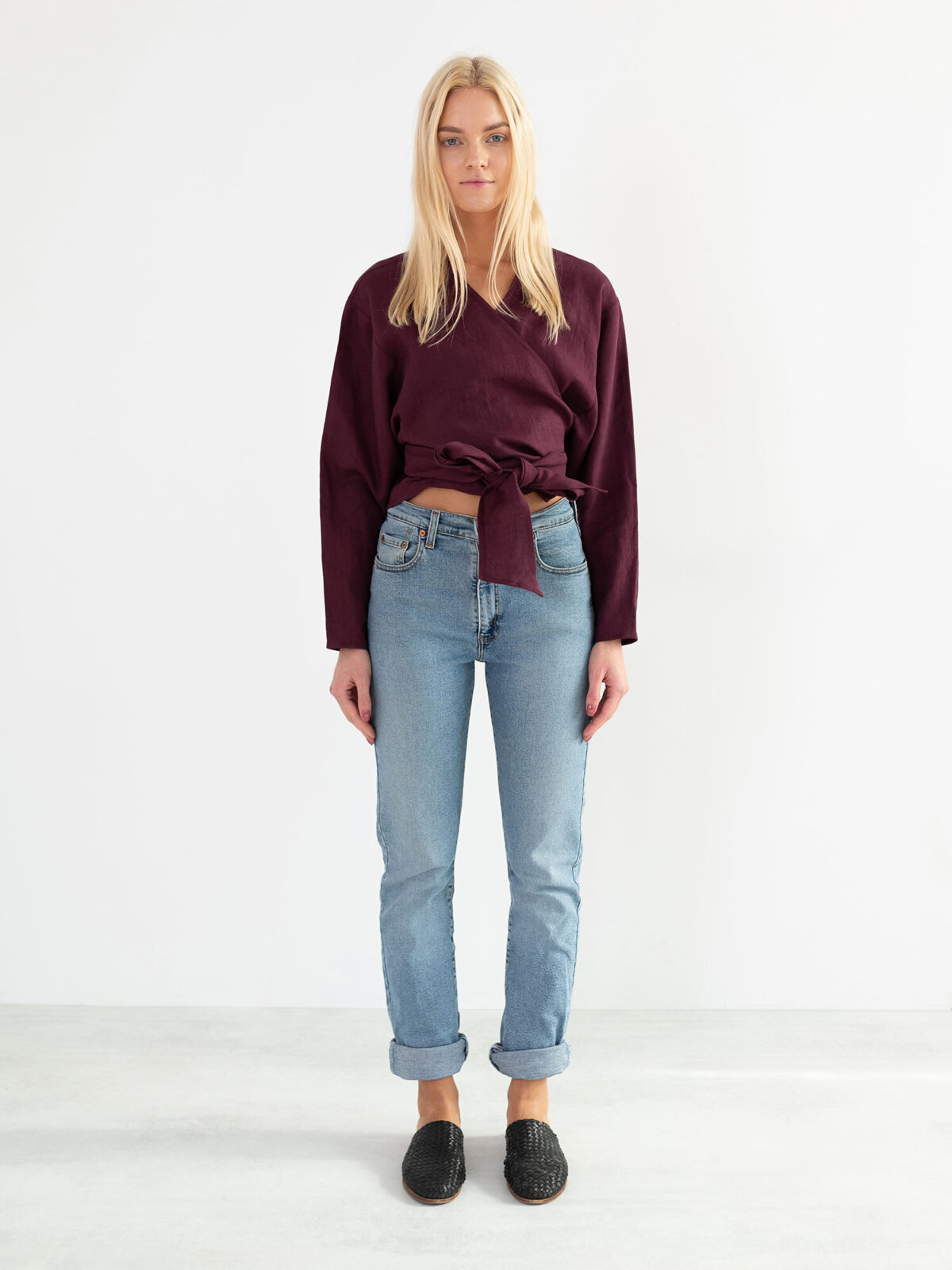 Bild 2 von JUNE Leinen Wickeltop in Eggplant, you can also choose other colors above von Love and Confuse