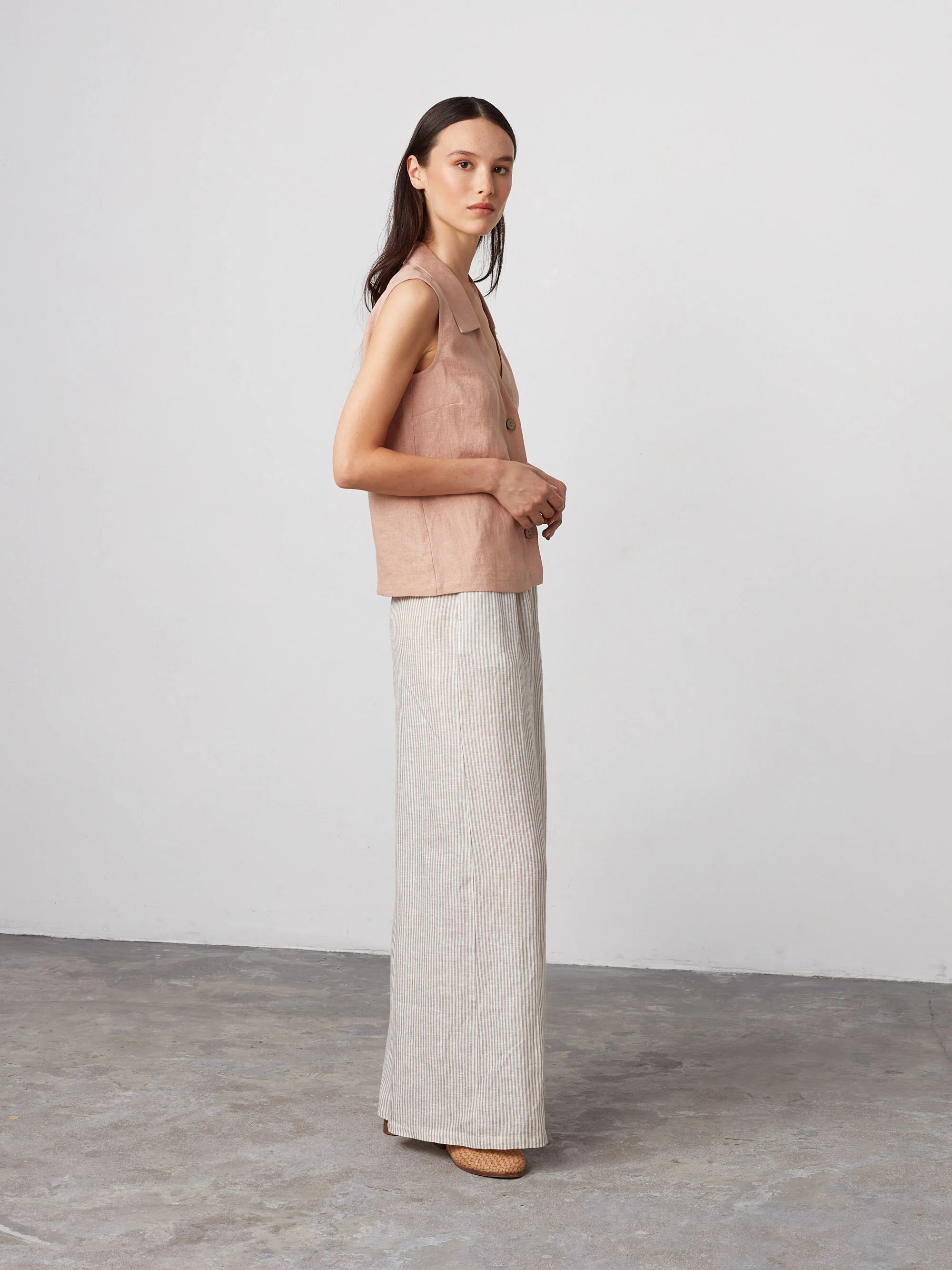 Bild 5 von LUCY Leinenweste mit Kragen in Camel, you can also choose other colors above von Love and Confuse