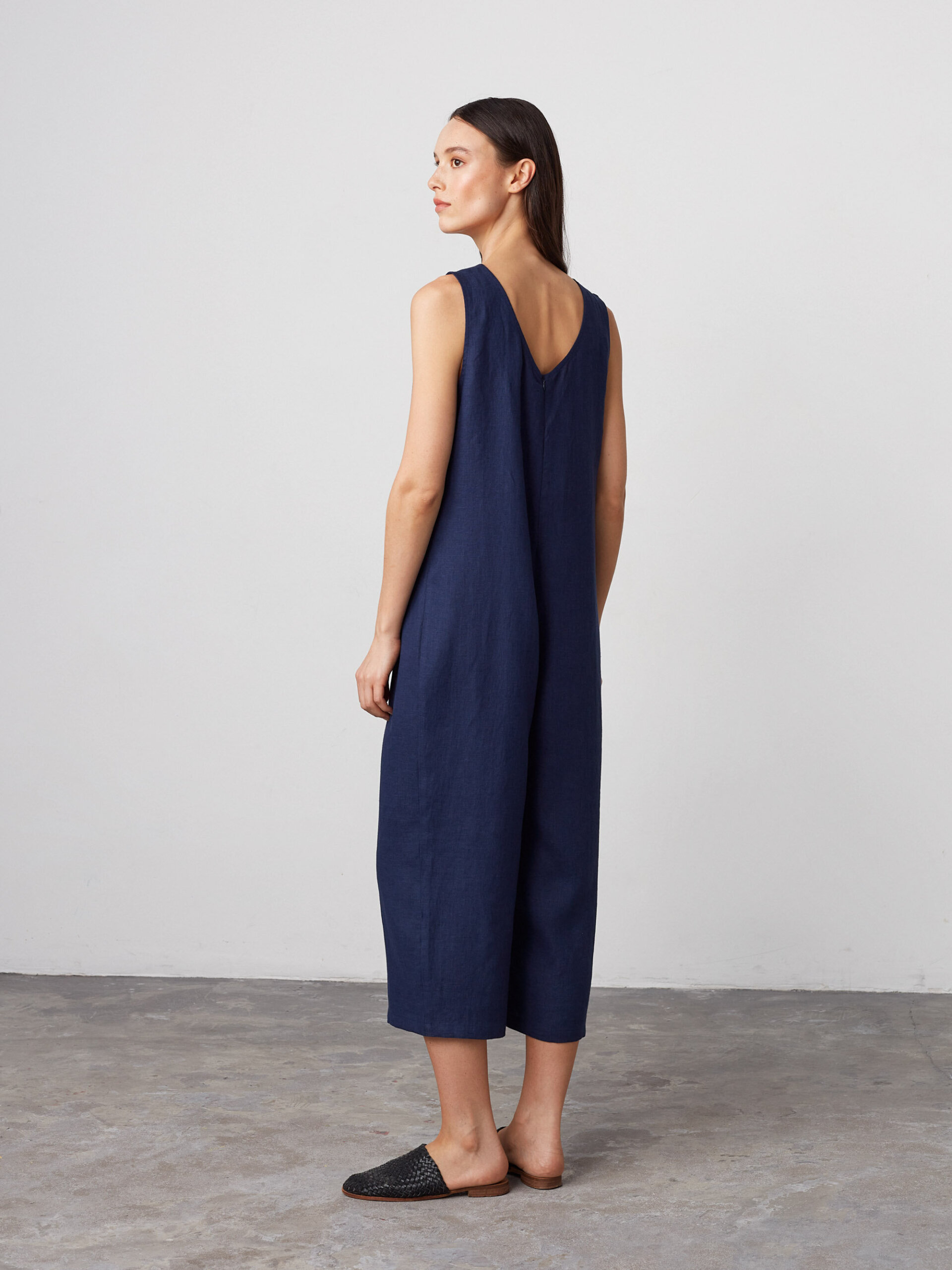 MARIGOLD Sleeveless Linen Jumpsuit in Navy Blue - Image 4