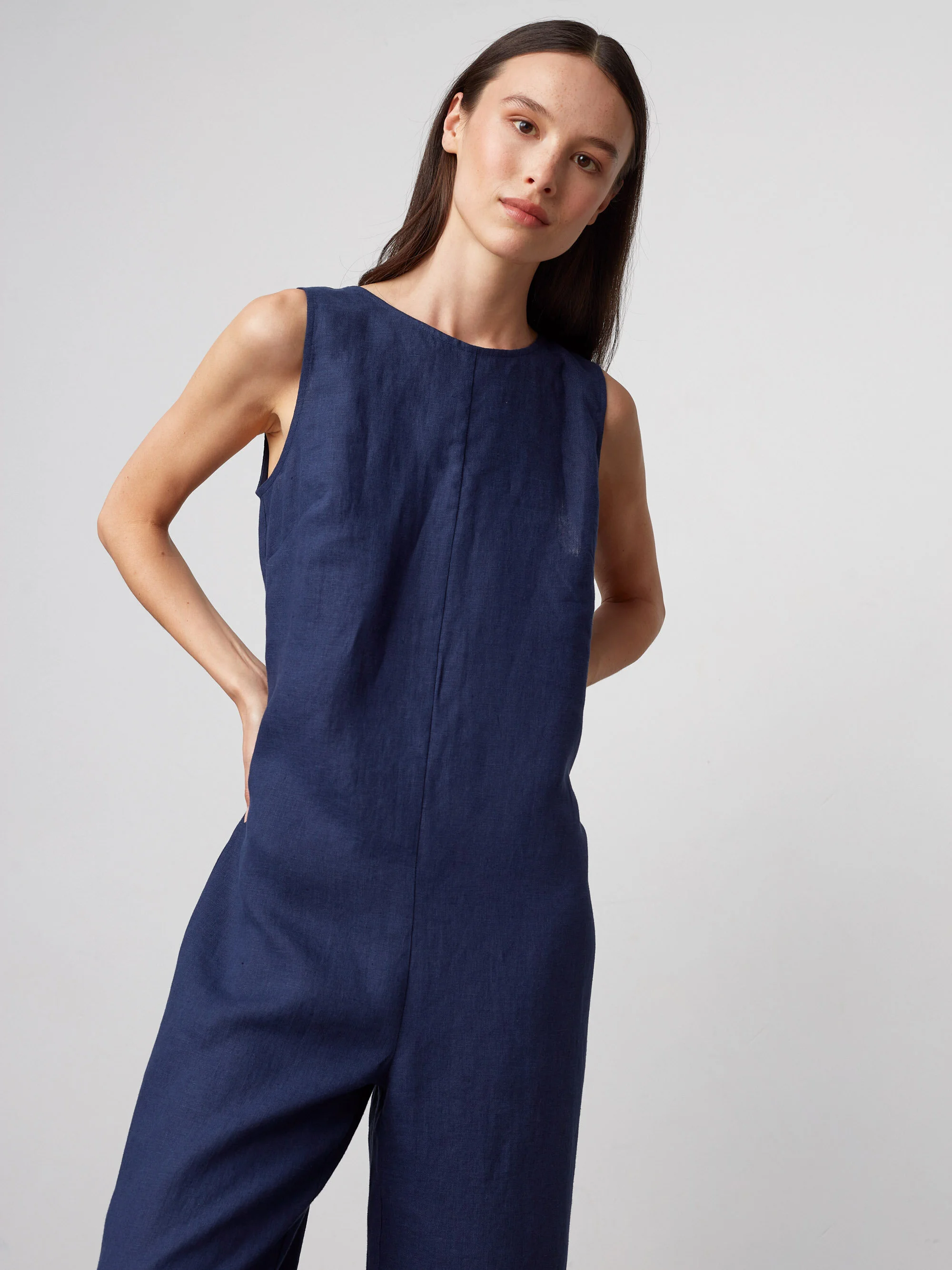 Bild 3 von MARIGOLD Ärmelloser Jumpsuit aus Leinen in Navy blue, you can also choose other colors above von Love and Confuse