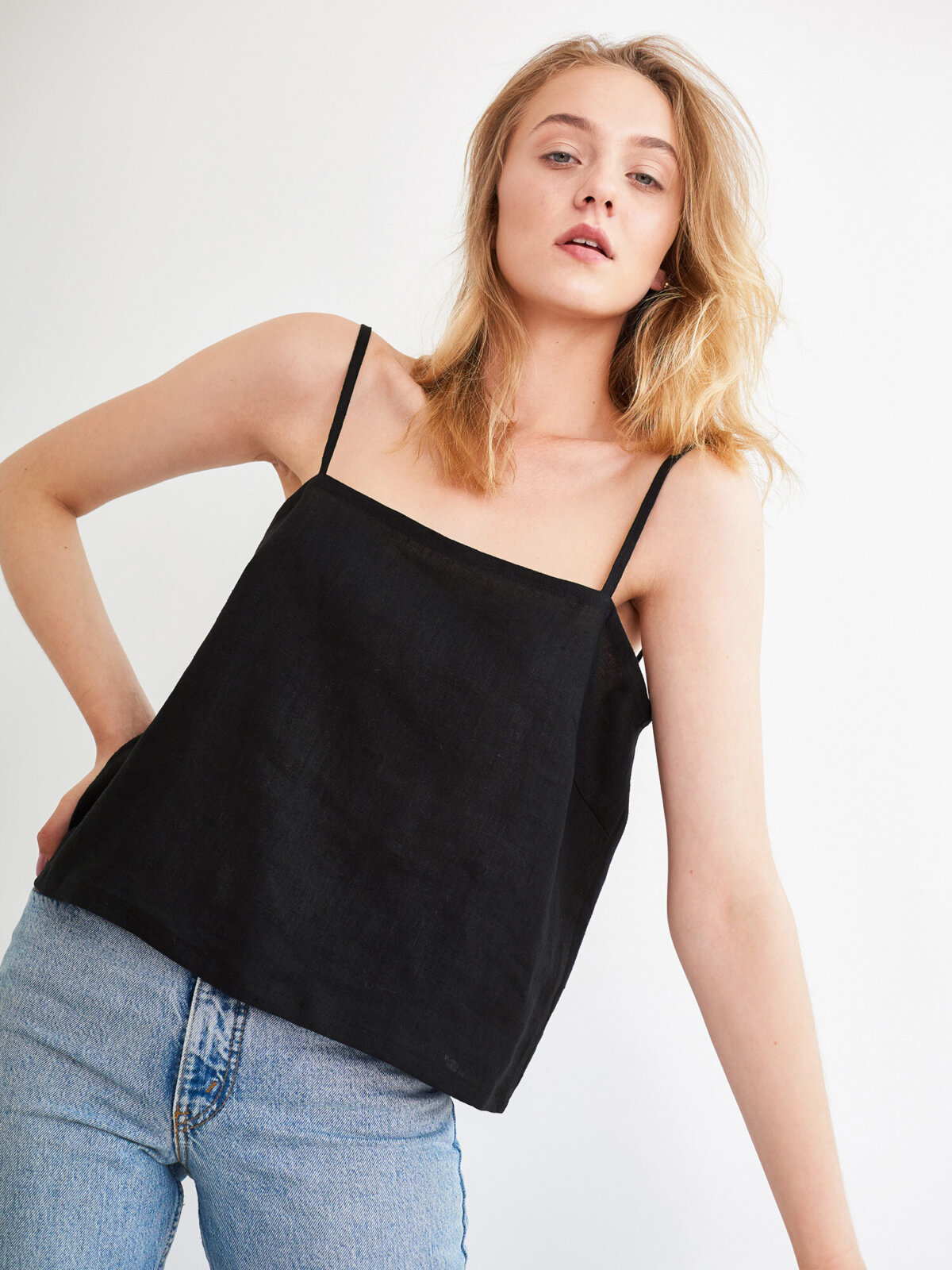 Bild 1 von PAGE Leinen-Top in Black, you can also choose other colors above von Love and Confuse