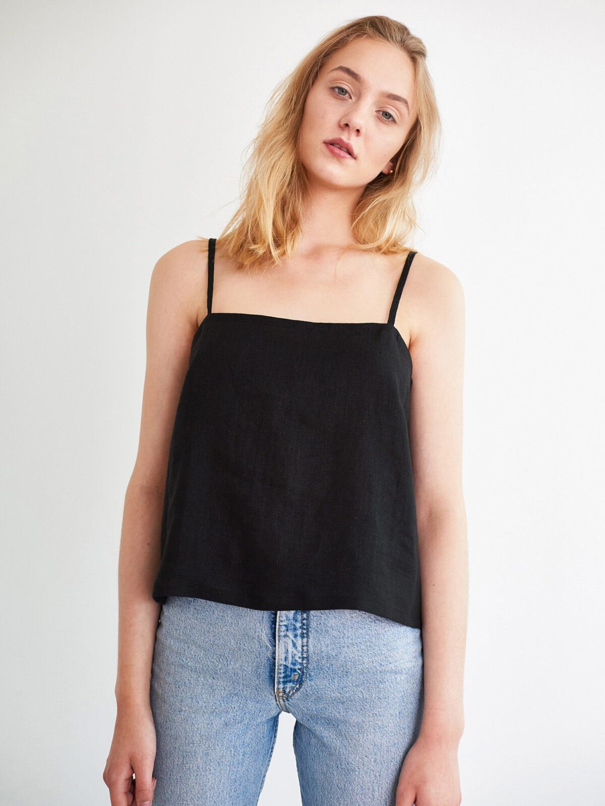 Bild 2 von PAGE Leinen-Top in Black, you can also choose other colors above von Love and Confuse