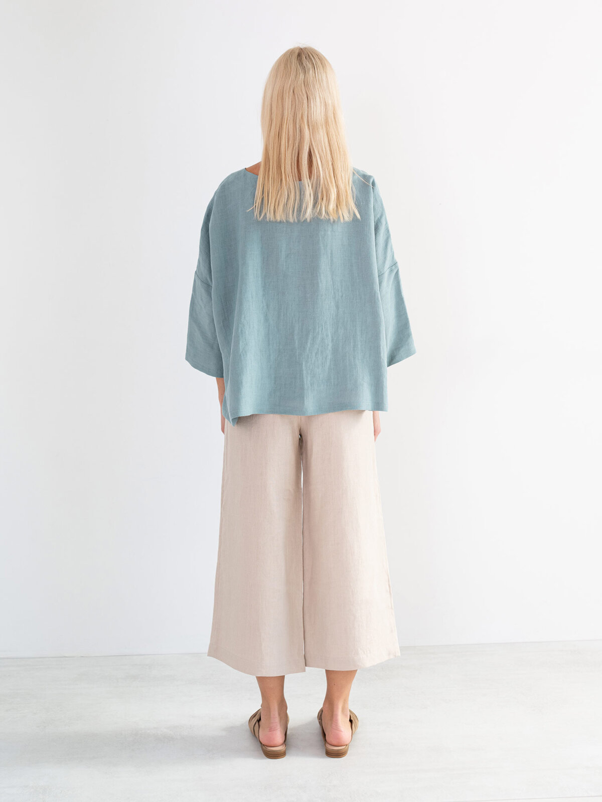 RILEY Väljät pellavahousut Beige — yksityiskohta