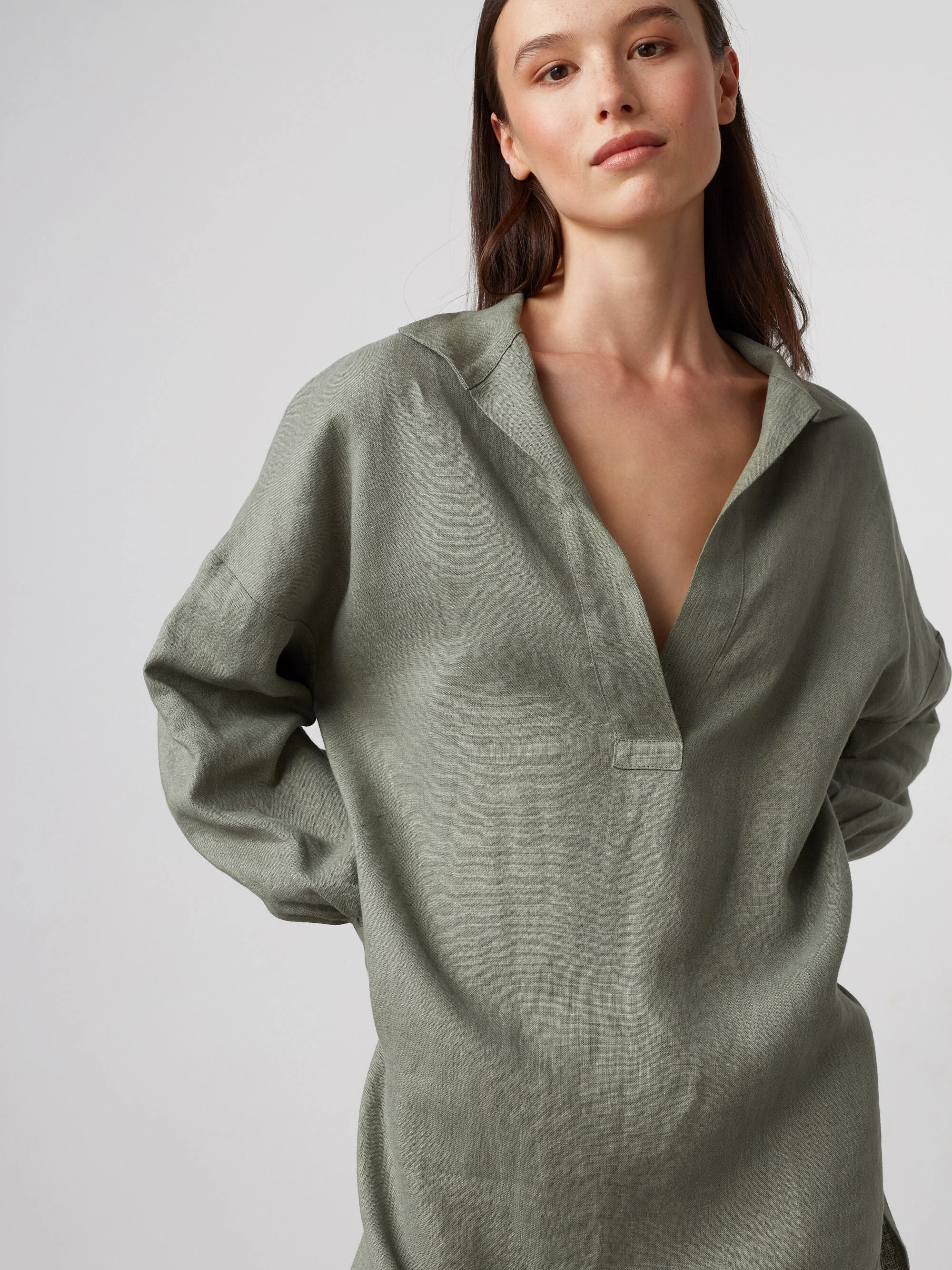 Bild 5 von SKY Leinen Strandkleid in von Love and Confuse