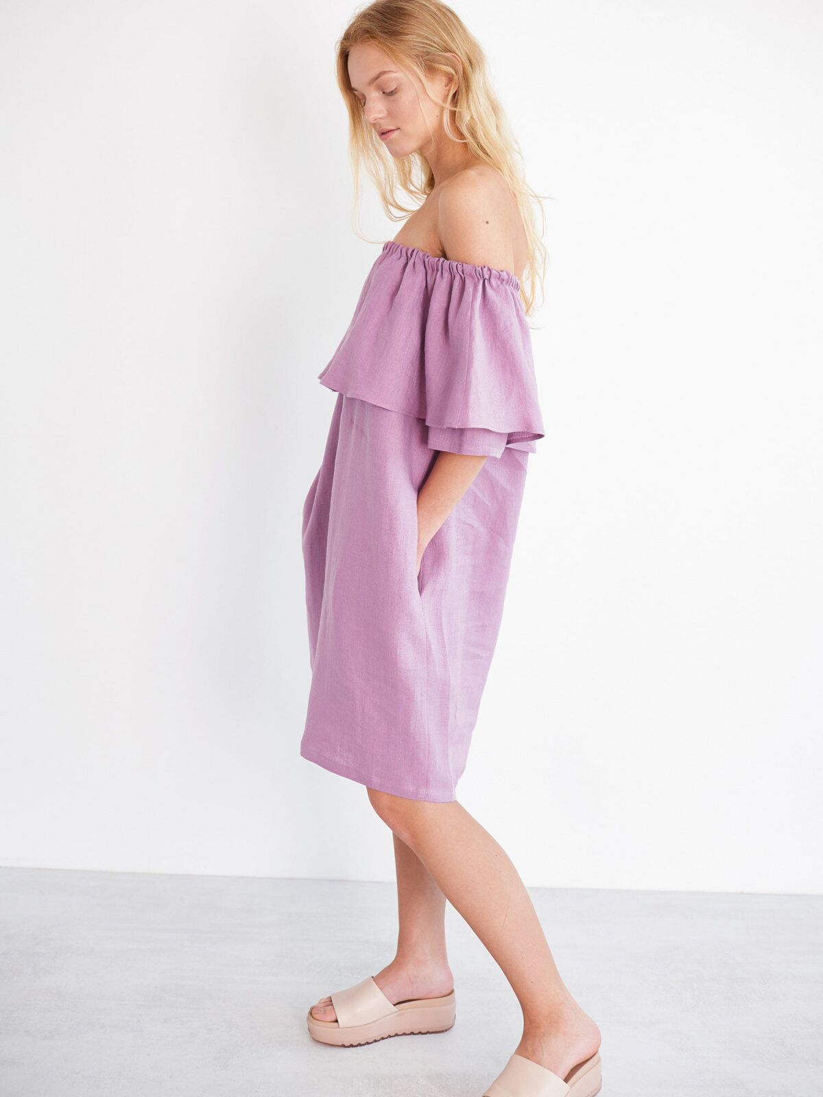 THALIA olkapäätön pellavamekko Orkidea — sivulta