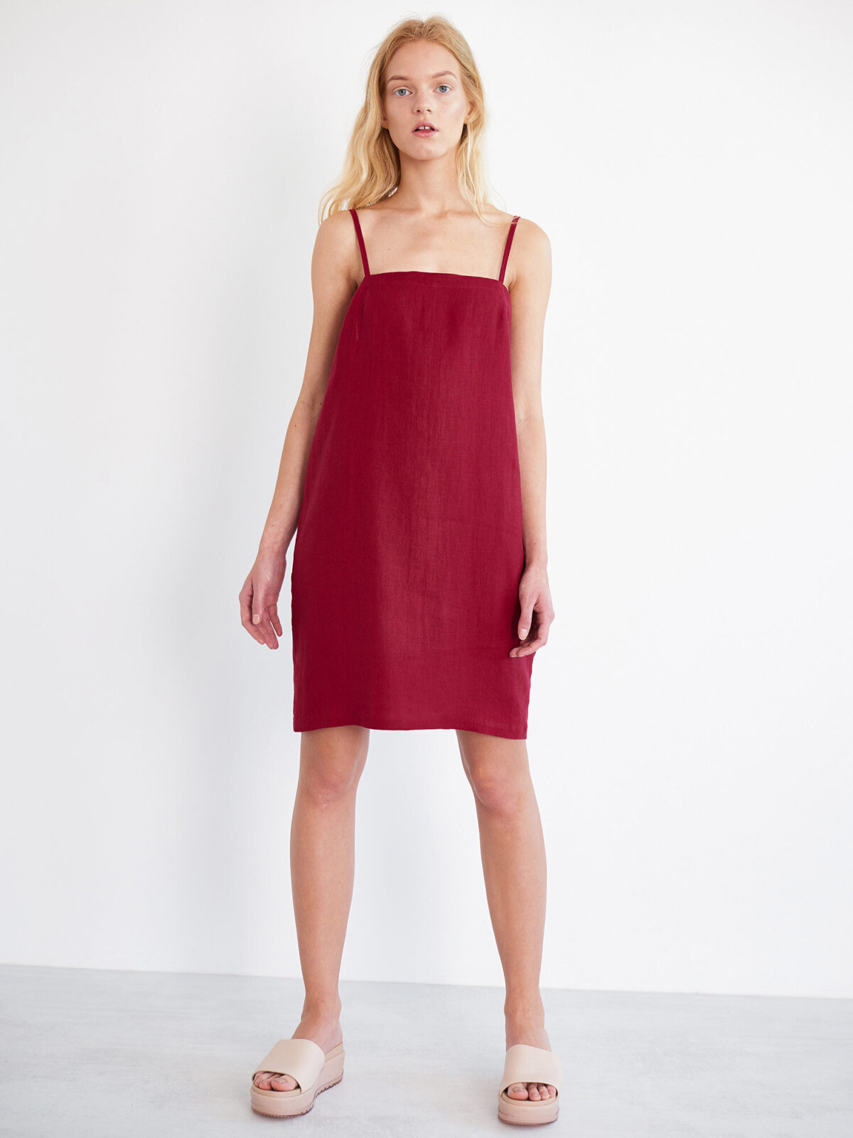 VIOLET pellava slip-mekko Kirsikanpunainen — sivulta — ohuet olkaimet