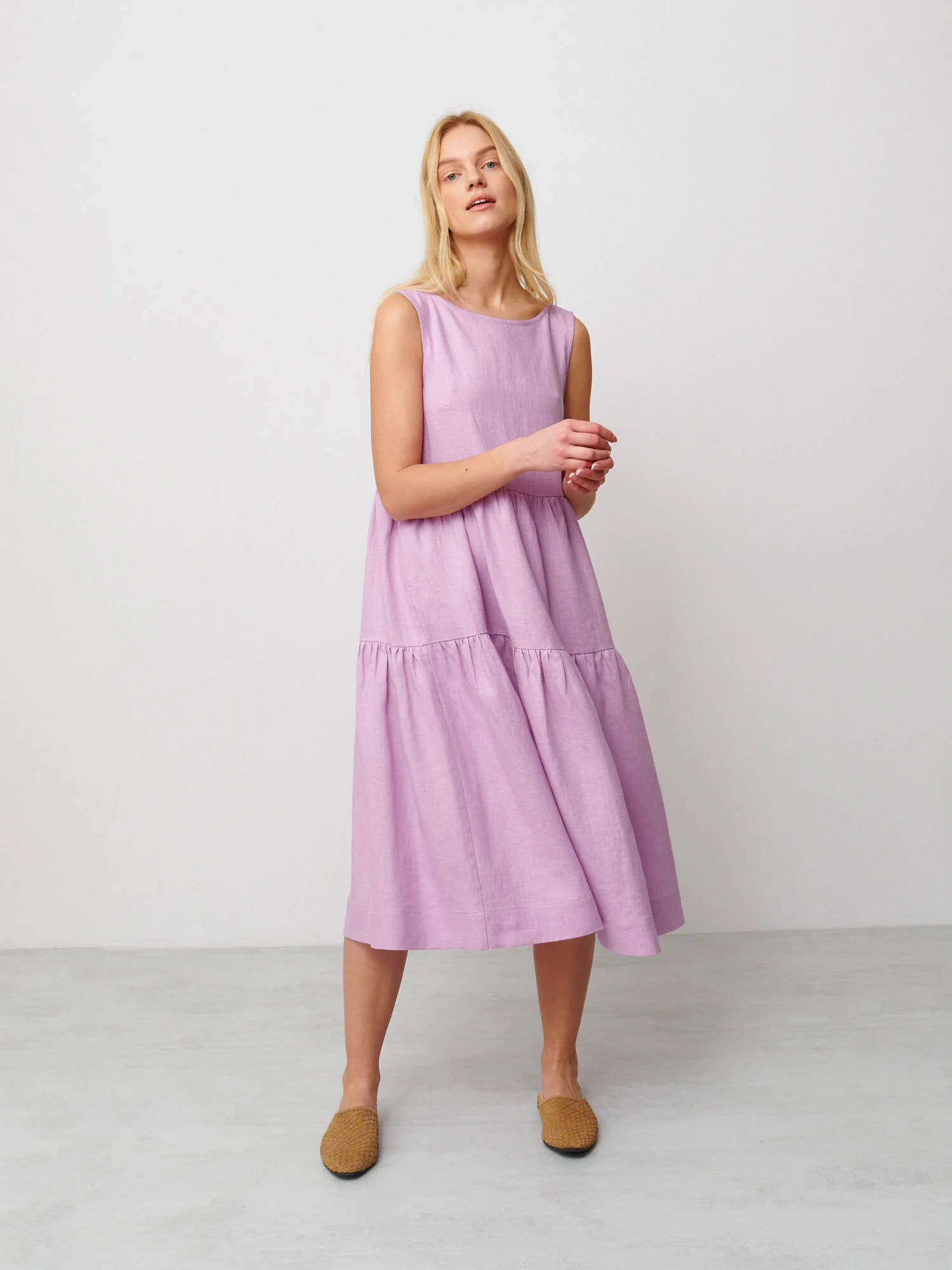 Bild 4 von AGOTA Ärmelloses Leinen Midikleid in Lilac, you can also choose other colors above von Love and Confuse