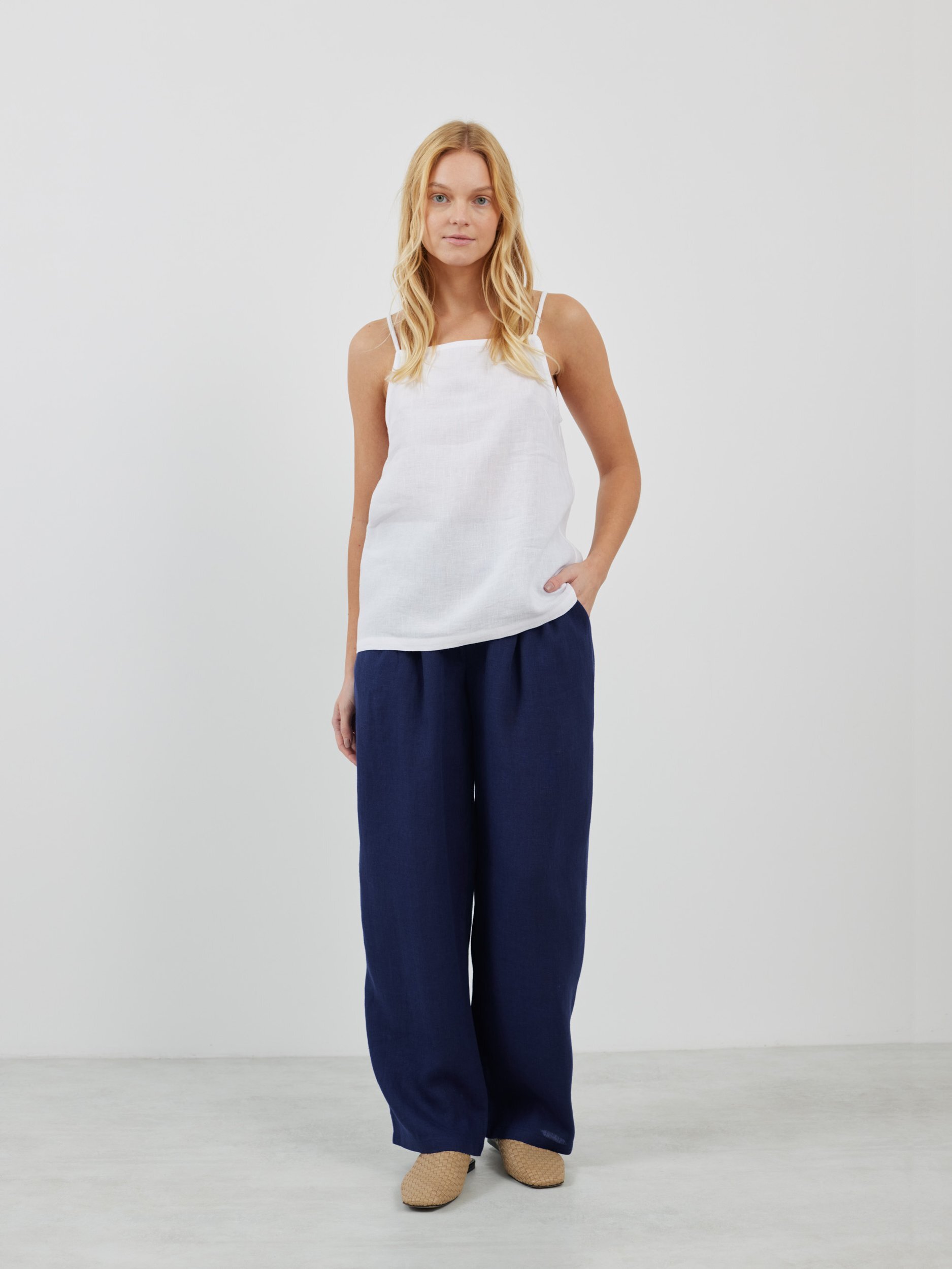 AMBER Leinentop mit Spaghettiträgern - Image 2