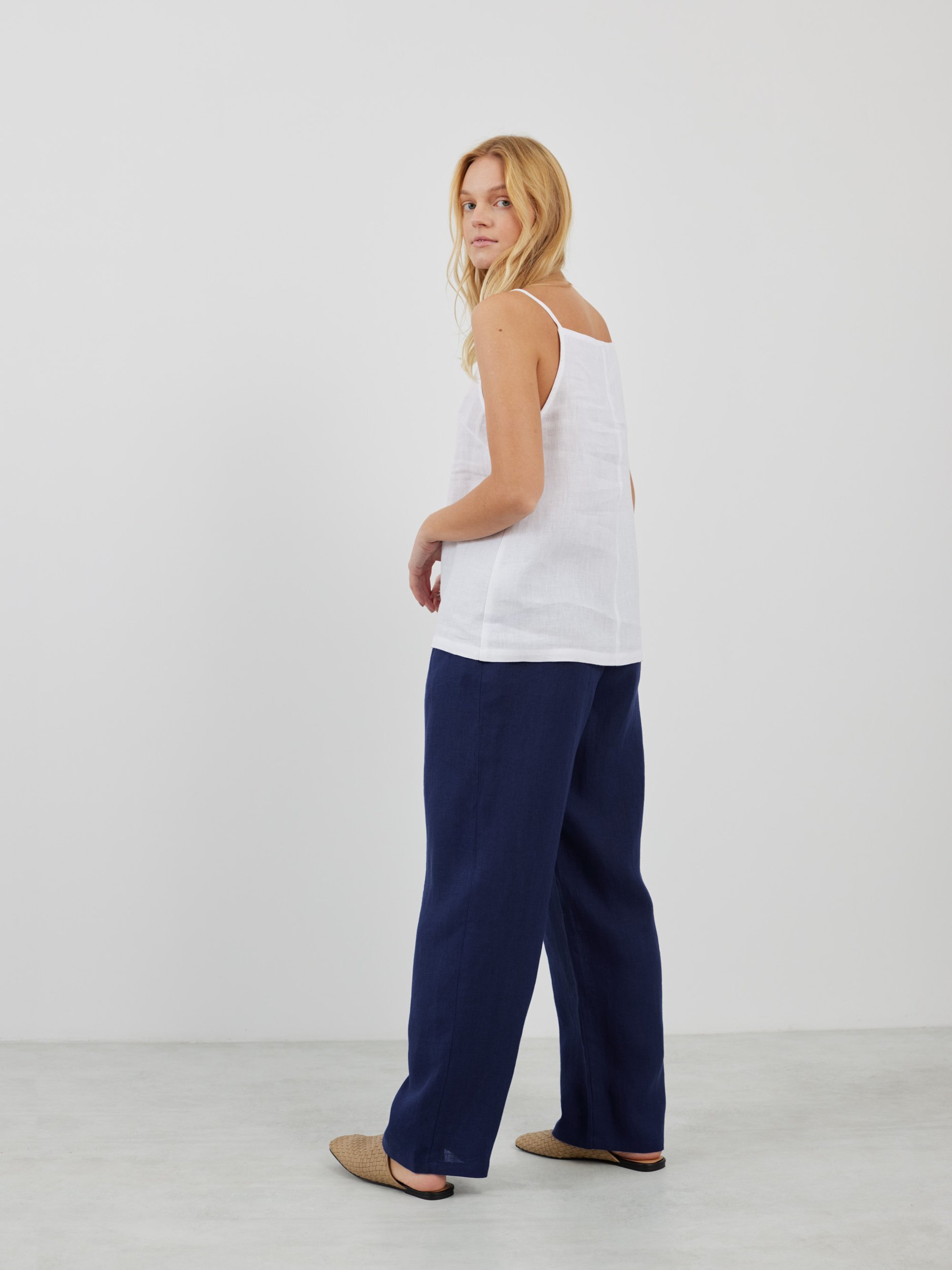 AMBER Leinentop mit Spaghettiträgern - Image 4