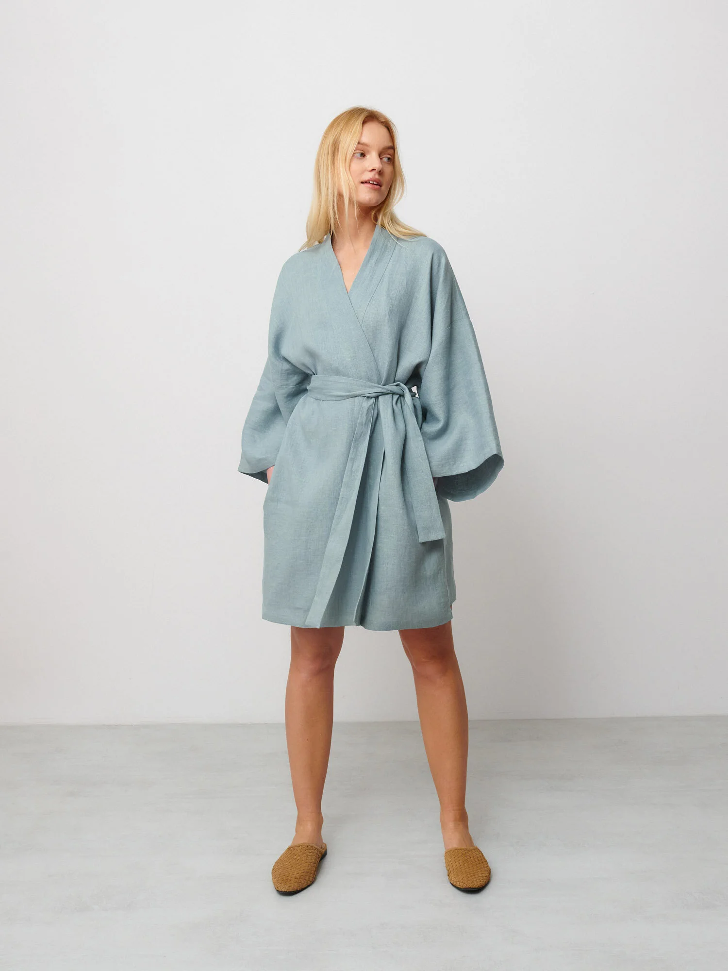 Bild 2 von ATHENA - Wickelkleid aus Leinen in von Love and Confuse