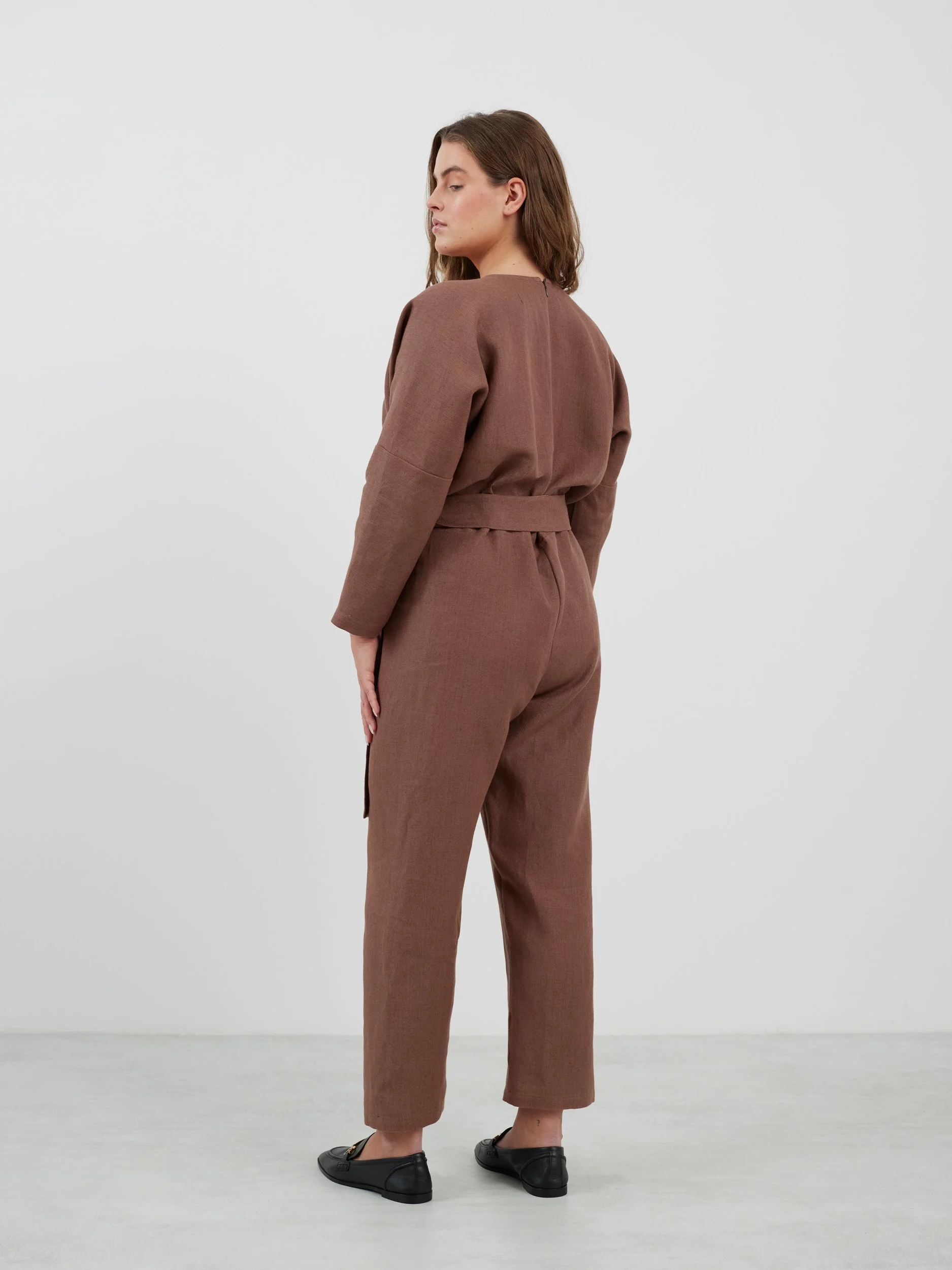 Bild 5 von ATLAS Leinen Jumpsuit mit langen Ärmeln in von Love and Confuse