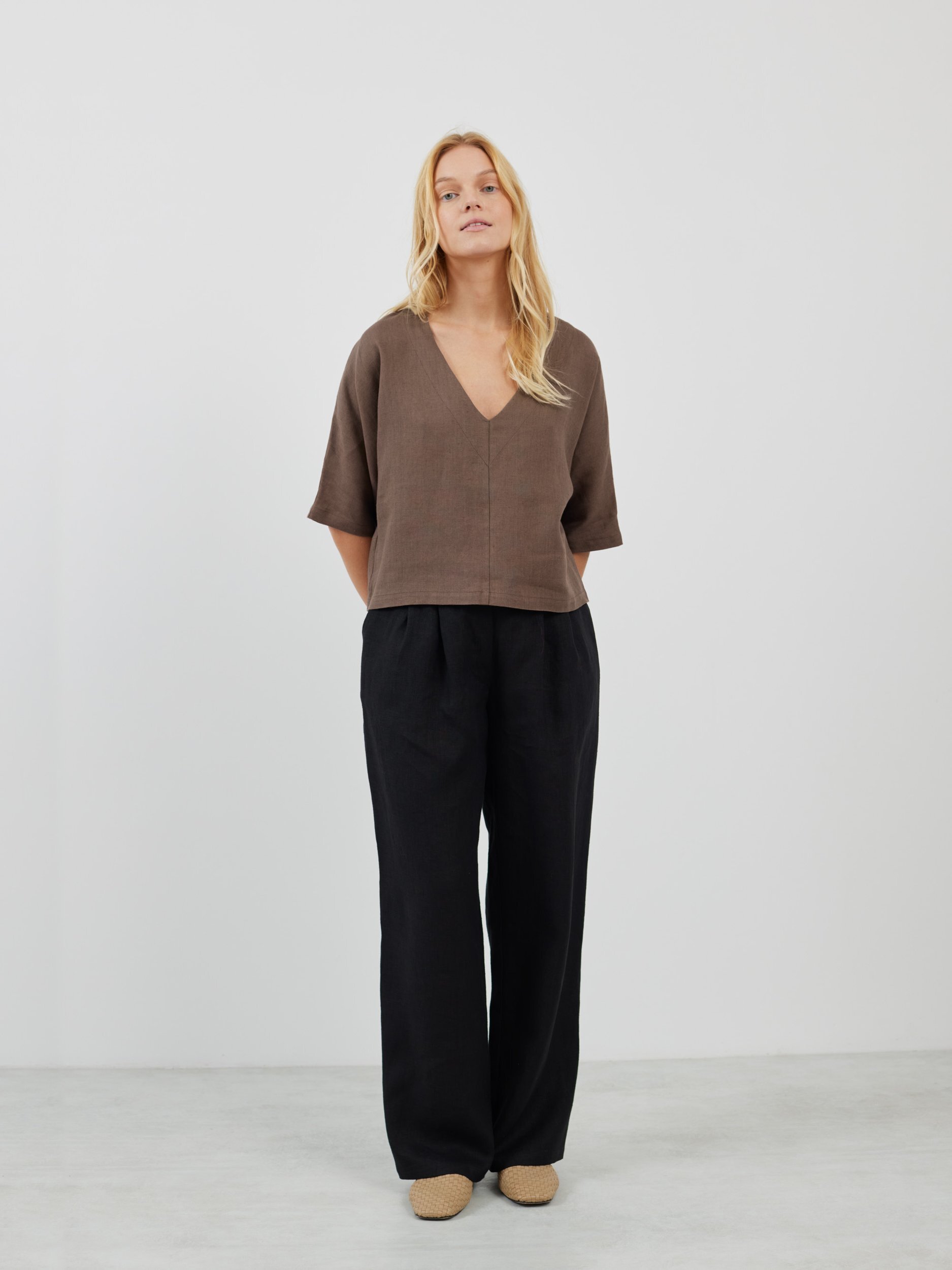 BRIANNA Leinenbluse mit V-Ausschnitt - Image 2