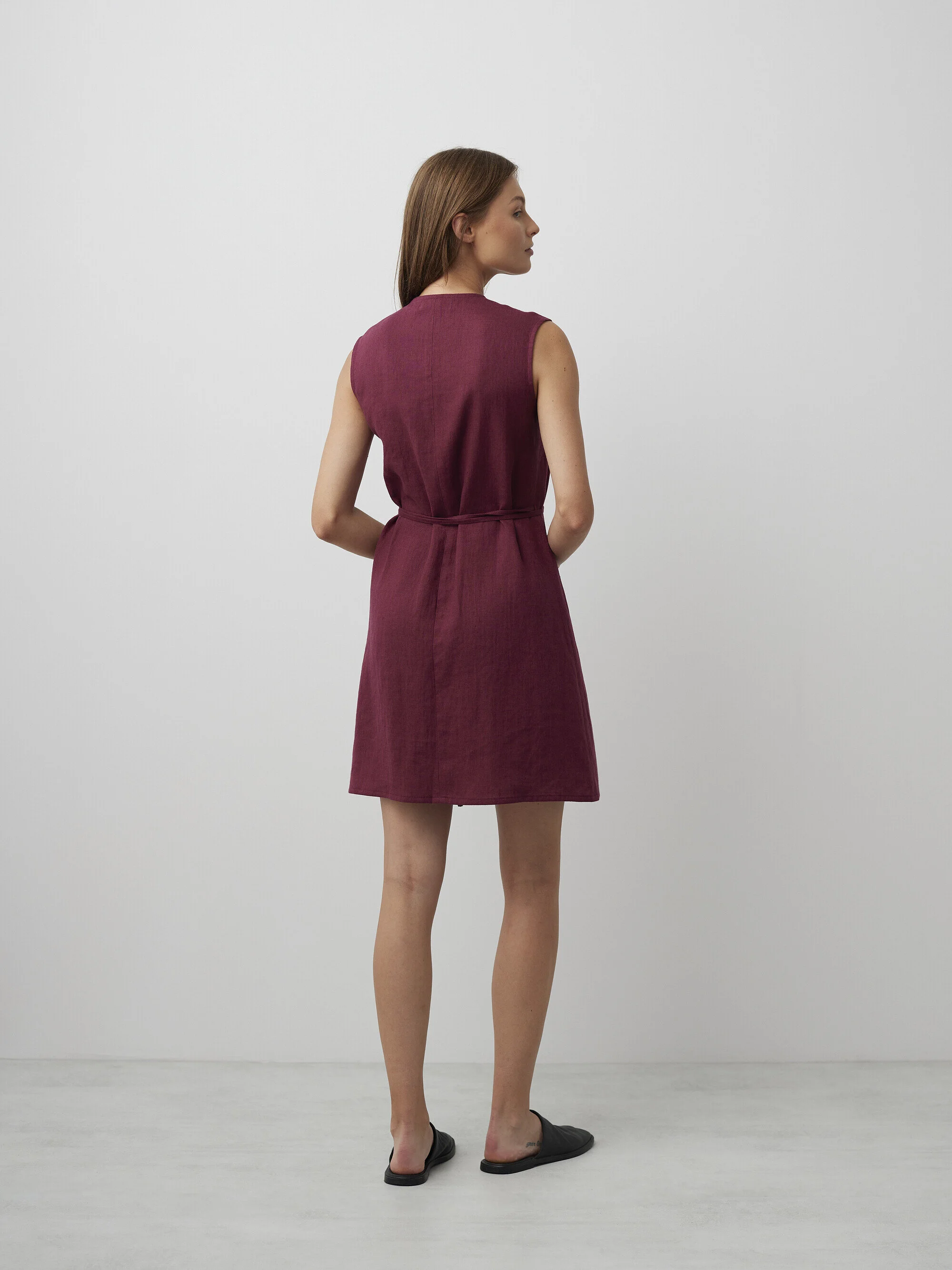 Bild 5 von BROOKE Trägerloses Leinenwickelkleid in von Love and Confuse