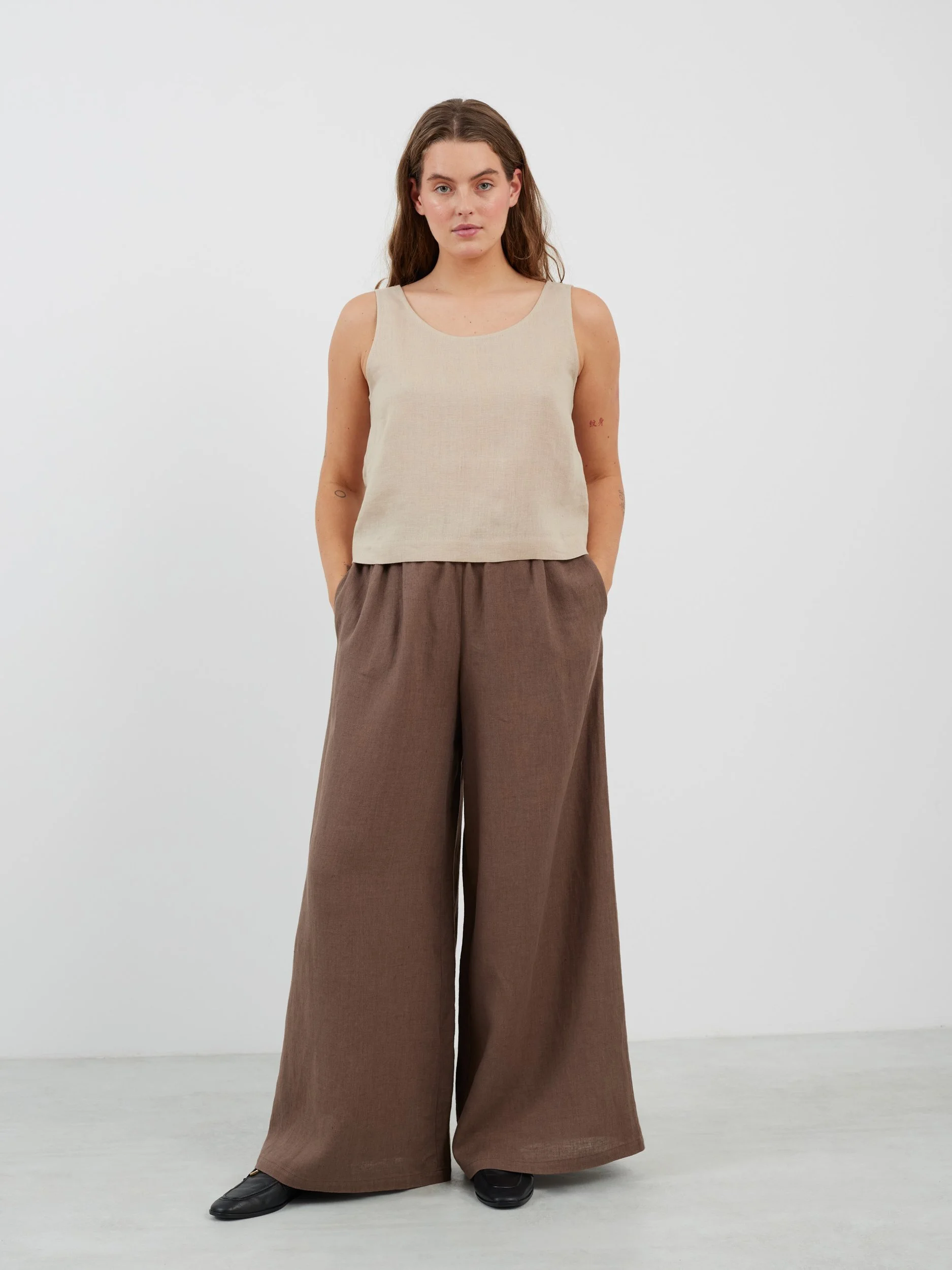 Bild 2 von CALI Leinen Tanktop in von Love and Confuse