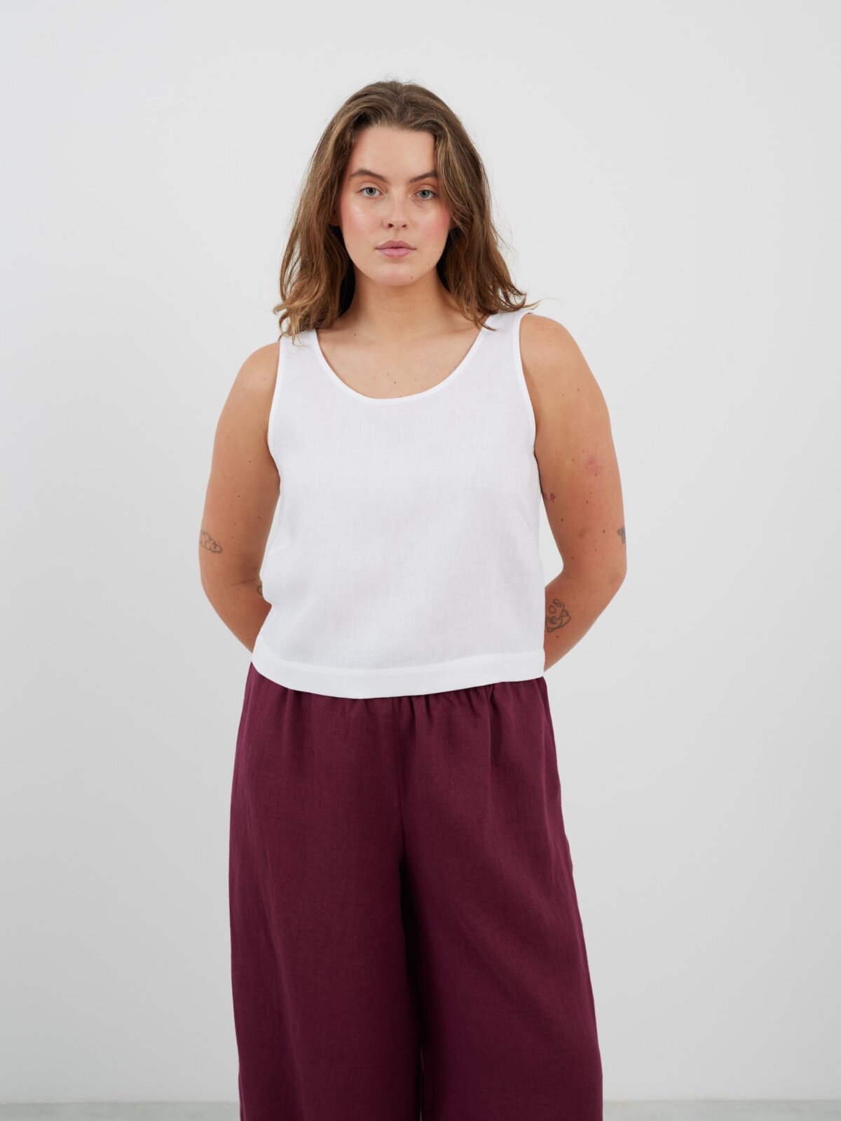 Bild 1 von CALI Leinen Tanktop in Weiß von Love and Confuse