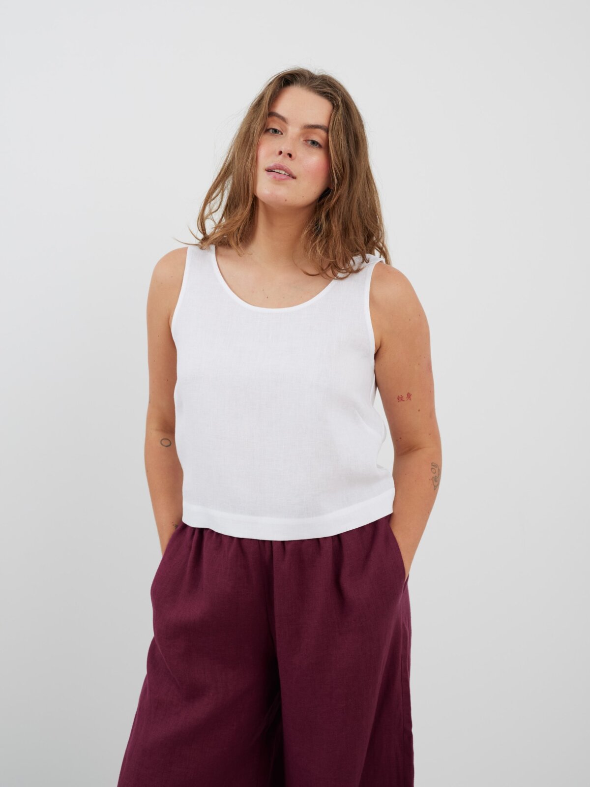 Bild 3 von CALI Leinen Tanktop in Weiß von Love and Confuse