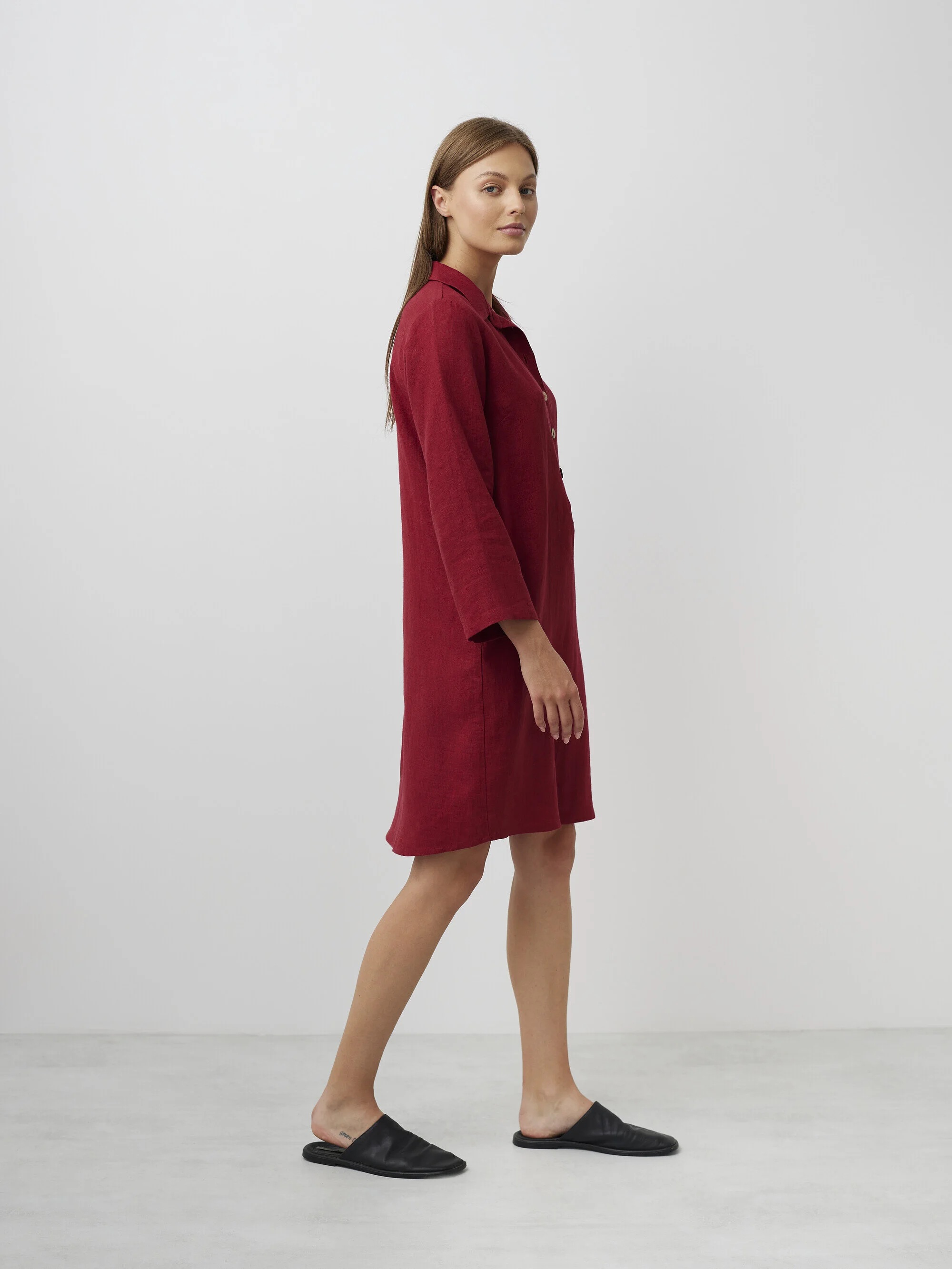 Bild 4 von GIANNA Leinen Tunika Kleid in Cherry Red, you can also choose other colors above von Love and Confuse
