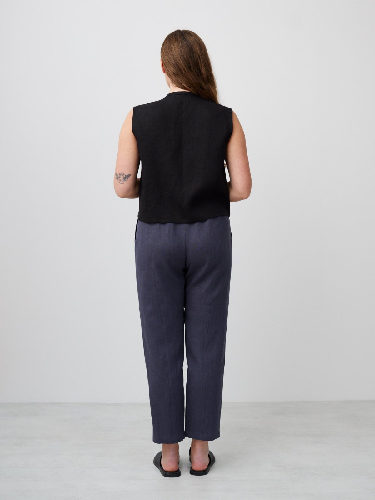 HEIDI pellavaliivi Musta — takaa