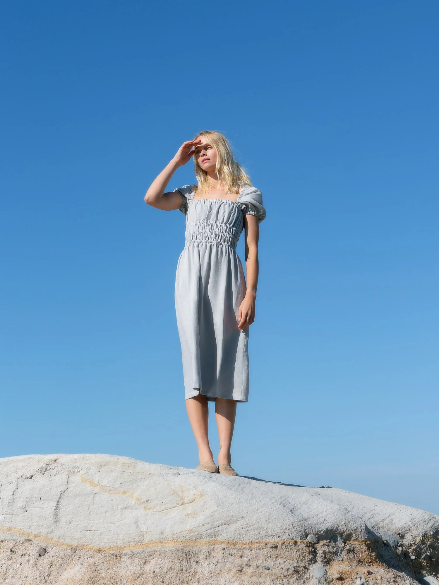 Bild 2 von HOLIDAY Leinenkleid mit Puffärmeln in Cloudy Grey, you can also choose other colors above von Love and Confuse