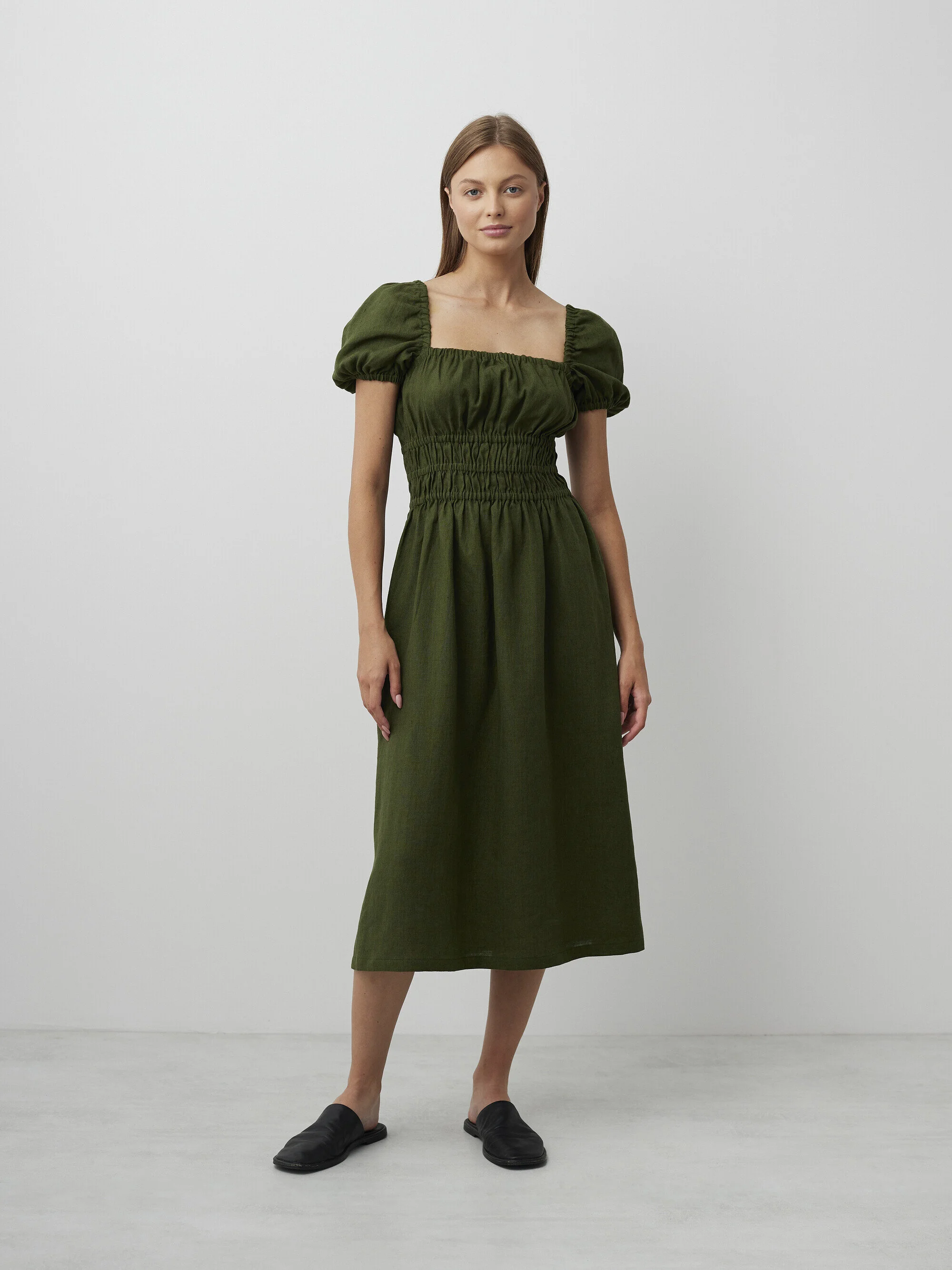 Bild 2 von HOLIDAY Leinenkleid mit Puffärmeln in Forest Green, you can also choose other colors above von Love and Confuse