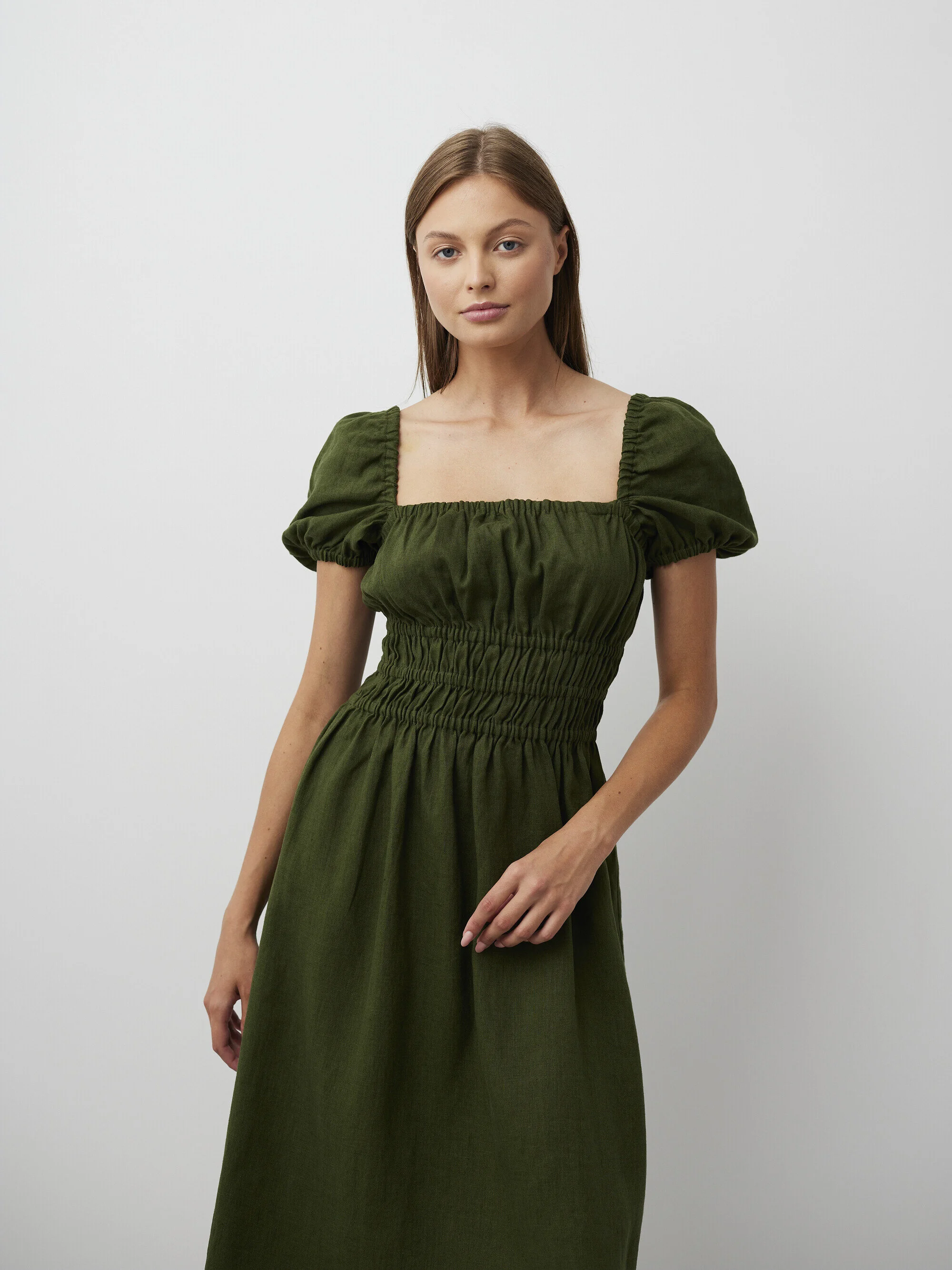 Bild 3 von HOLIDAY Leinenkleid mit Puffärmeln in Forest Green, you can also choose other colors above von Love and Confuse