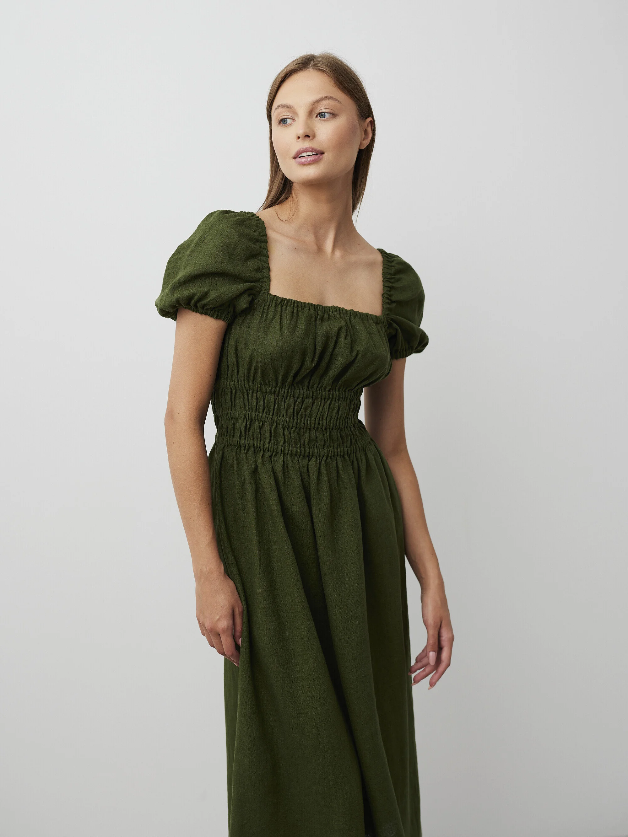 Bild 5 von HOLIDAY Leinenkleid mit Puffärmeln in Forest Green, you can also choose other colors above von Love and Confuse