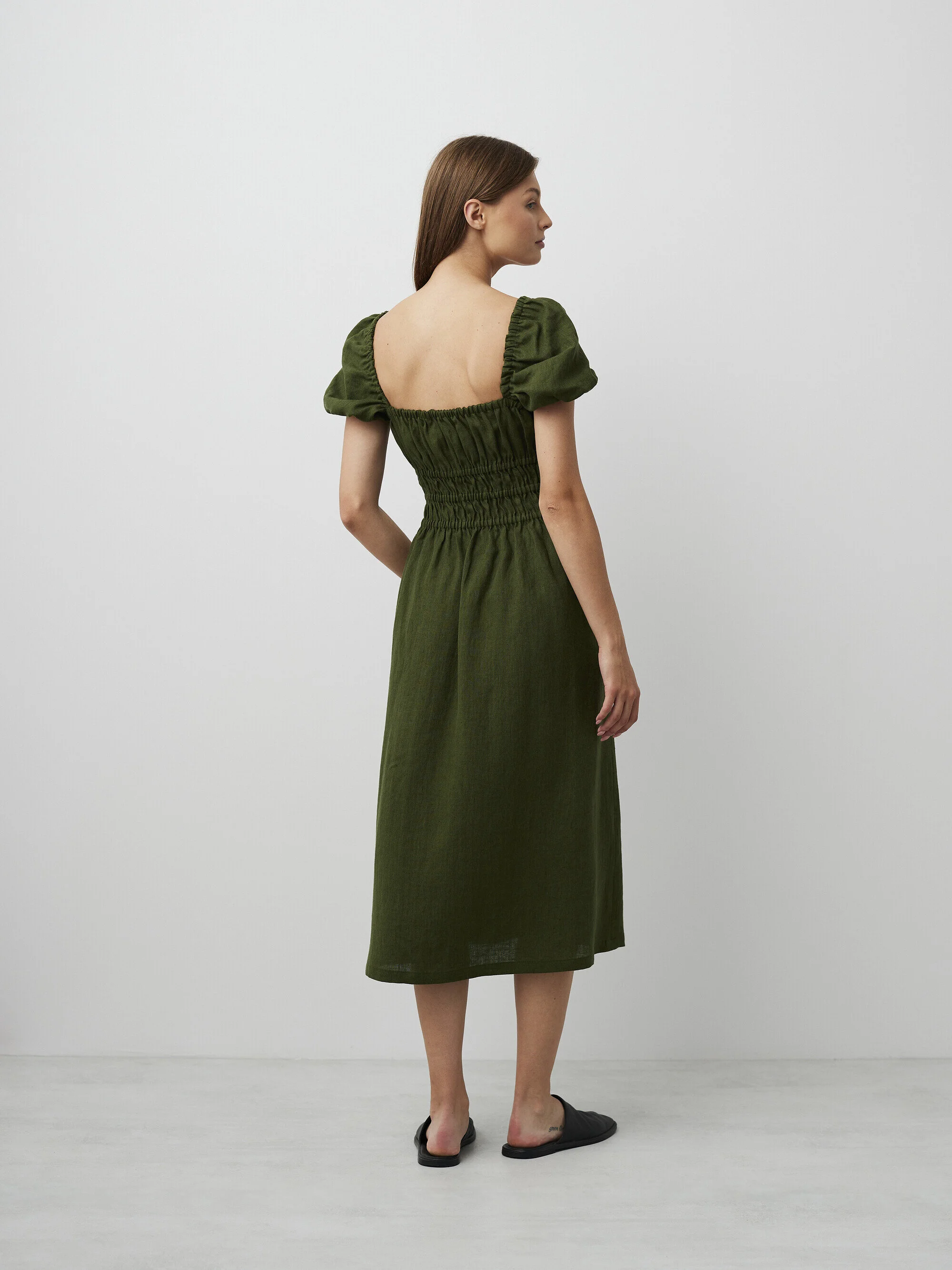 Bild 6 von HOLIDAY Leinenkleid mit Puffärmeln in Forest Green, you can also choose other colors above von Love and Confuse