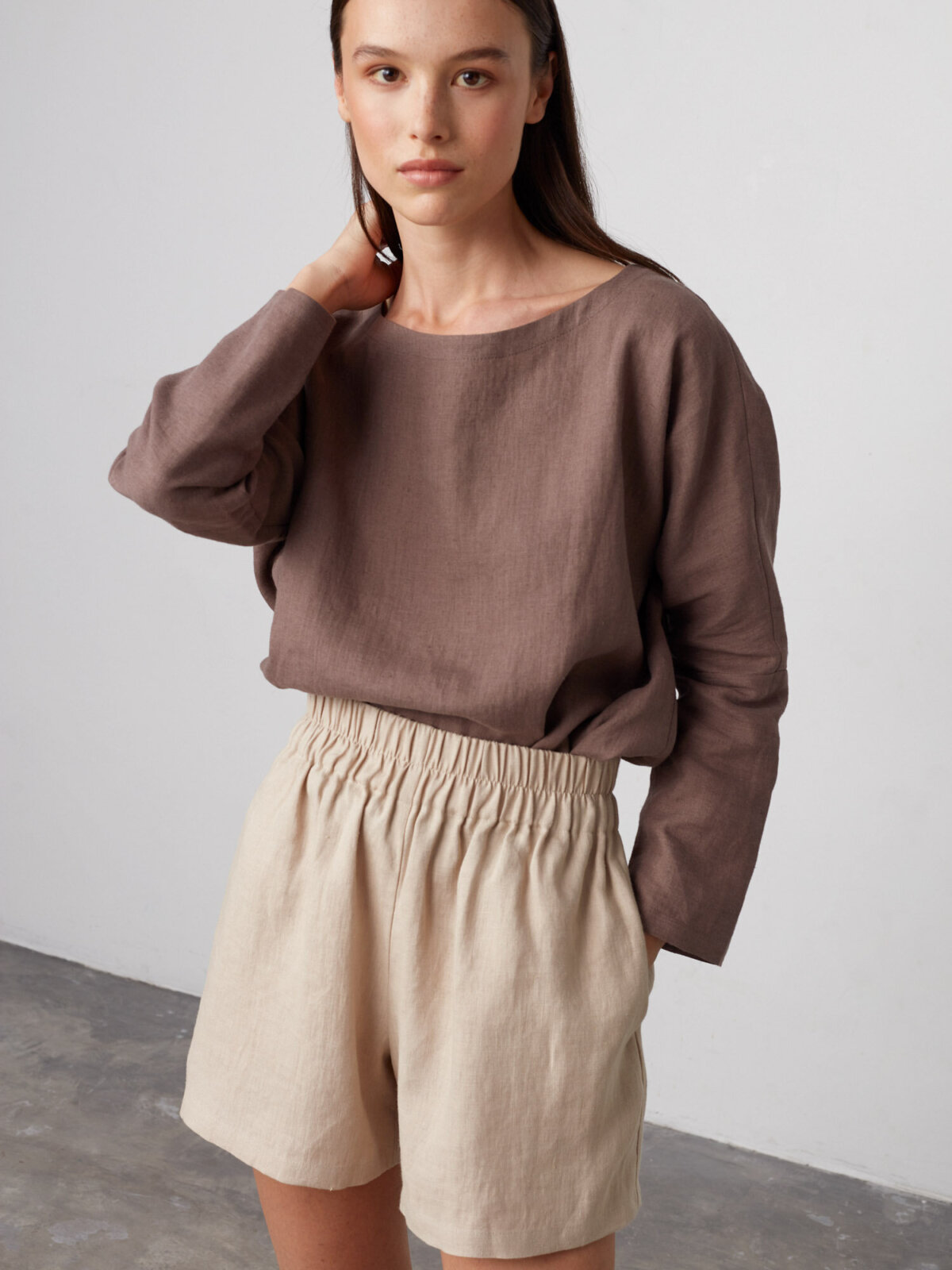 ISLA pellavashortsit Beige — edestä