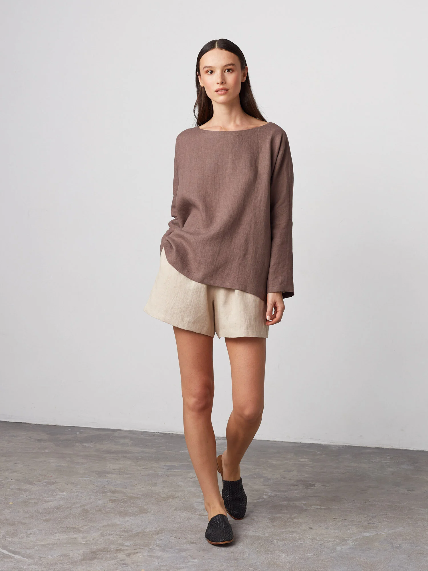 Bild 5 von ISLA - Hochgeschnittene Leinen Shorts in Beige, you can also choose other colors above von Love and Confuse