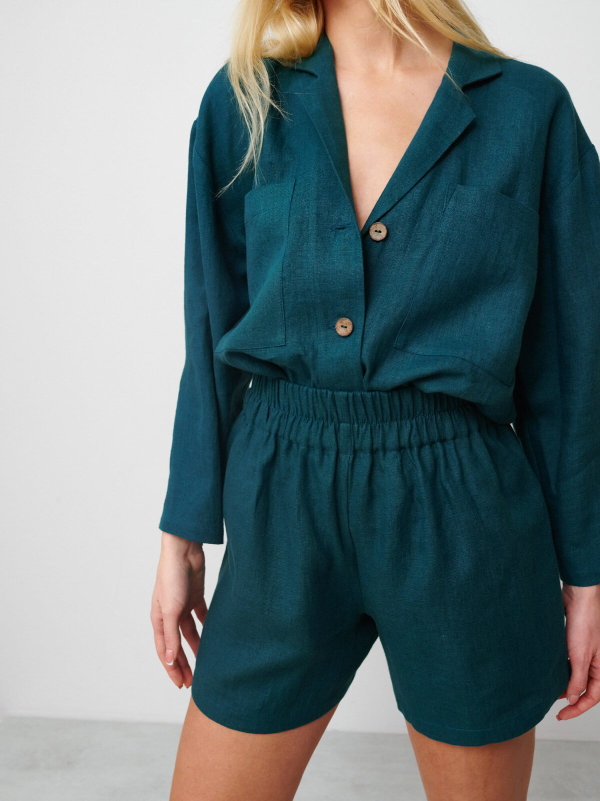 ISLA pellavashortsit Petrooli — kokovartalokuva