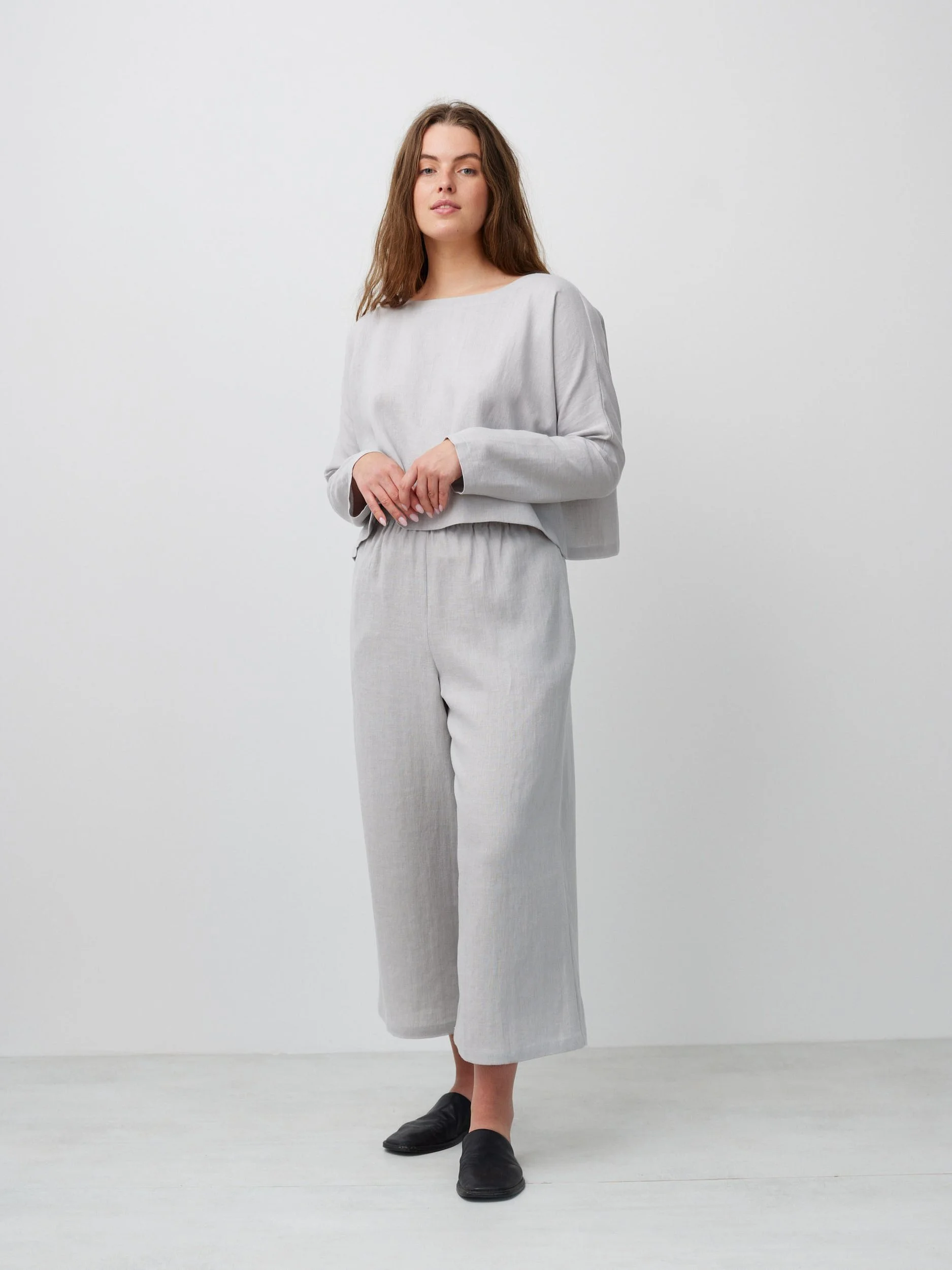 Image 2 of IVY Cropped Linen Top in Cloudy Grey from Love and Confuse