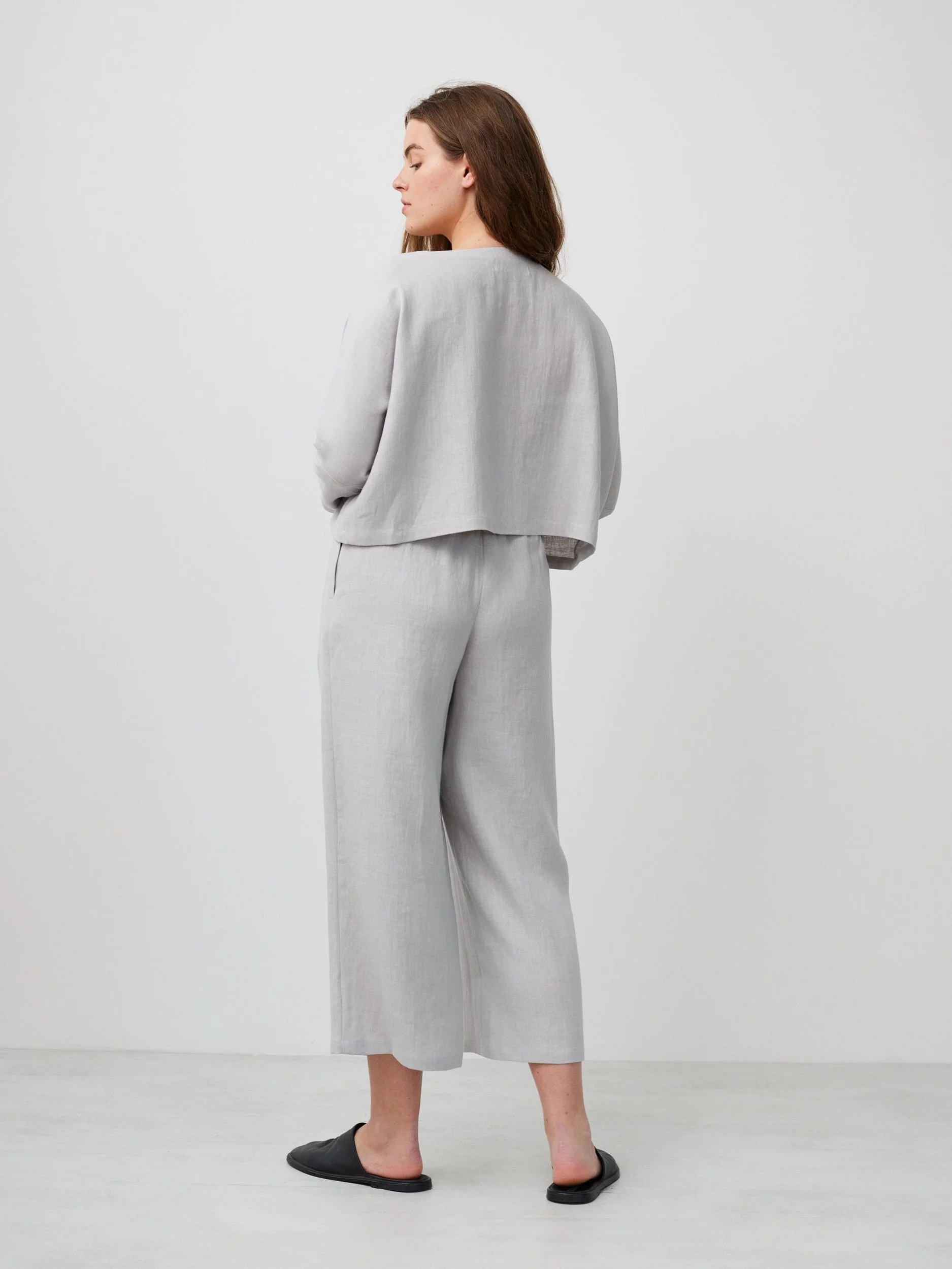 Image 4 of IVY Cropped Linen Top in Cloudy Grey from Love and Confuse