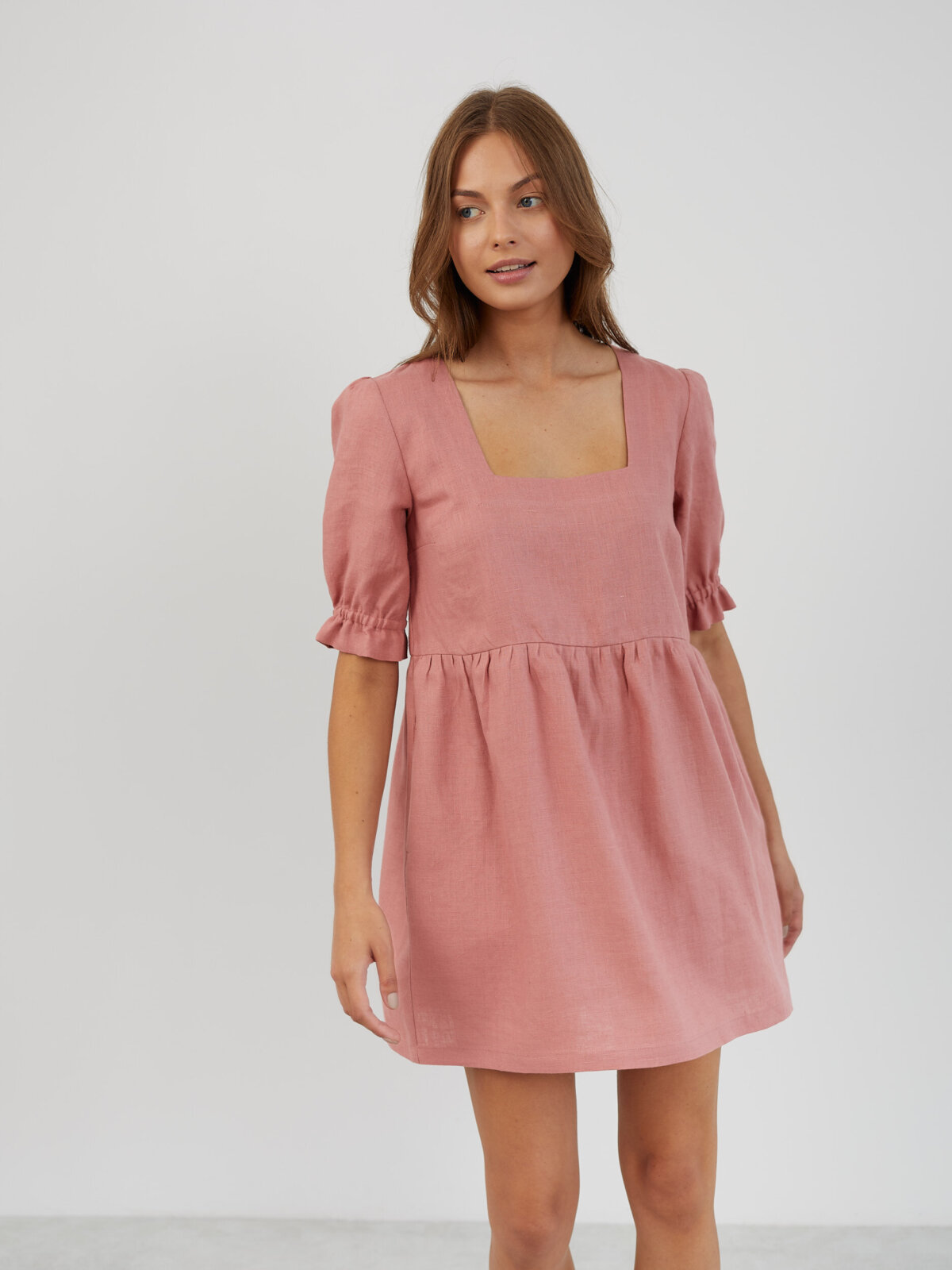 FIONA lyhyt pellavamekko Lohenpunainen — edestä