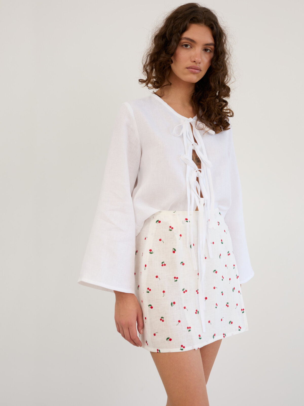 ANNALISE lyhyt kietaisuhame kirsikkakuosissa