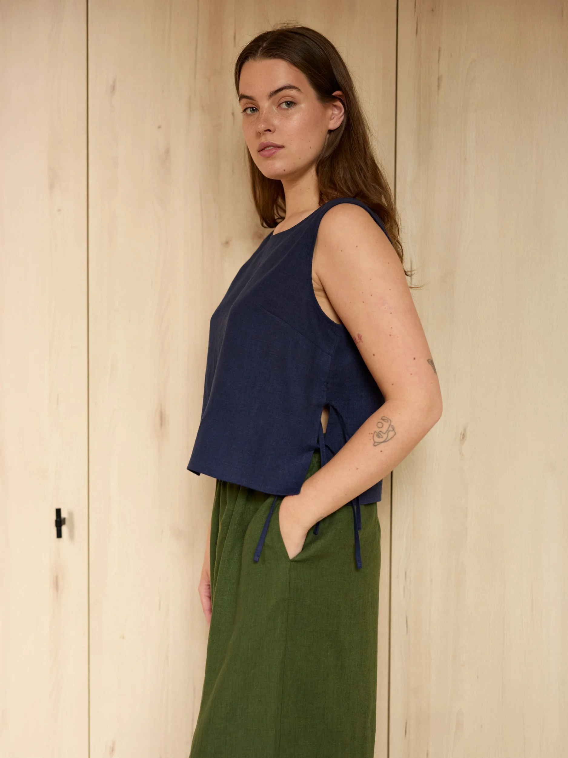 Image 3 of PEARL high-waisted wide-leg linen pants in Navy Blue, featuring an elastic waistband, from Love and Confuse.