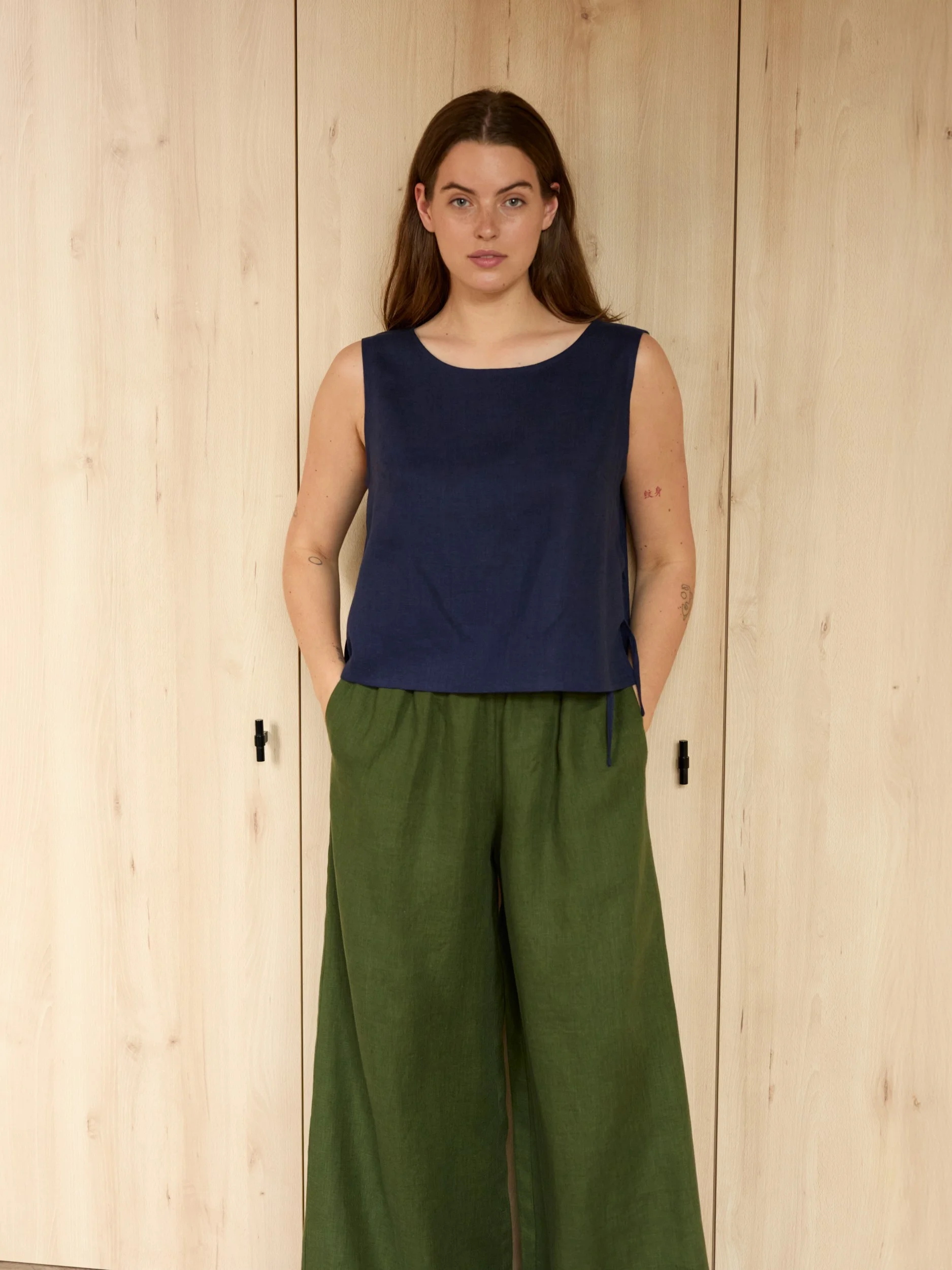Image 5 of PEARL high-waisted wide-leg linen pants in Navy Blue, featuring an elastic waistband, from Love and Confuse.
