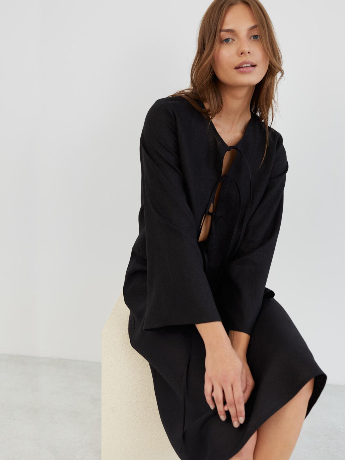 BLAIRE pellava paitapusero Musta — edestä — kangassolmut ja kimonohihat