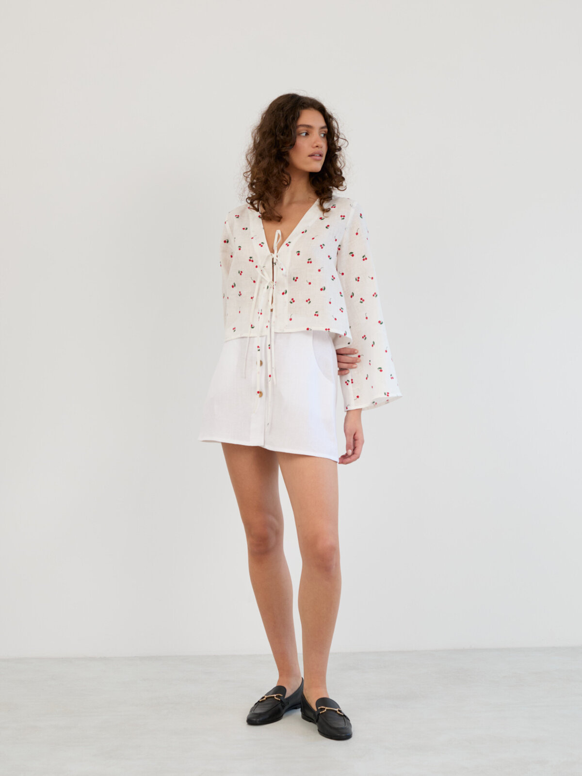 CASSIDY pellavapusero Kirsikkakuosi — takaa