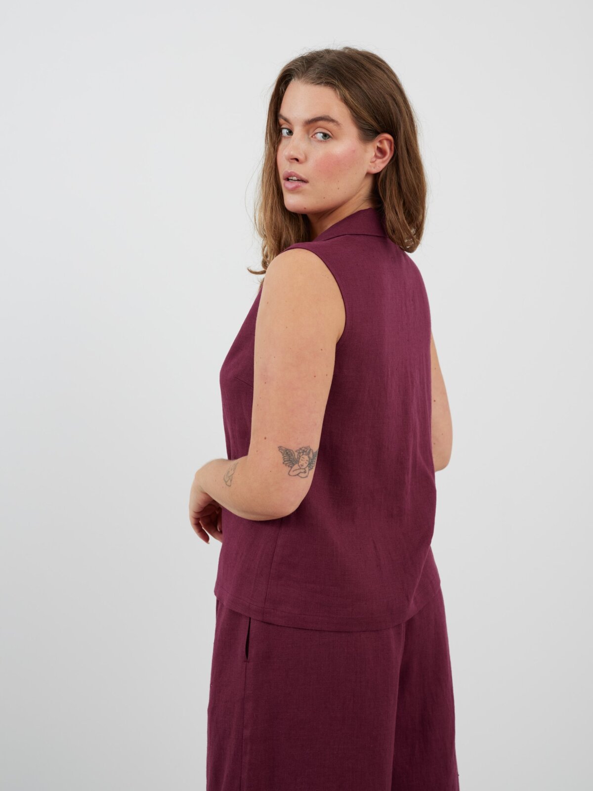 Bild 6 von LUCY Leinenweste mit Kragen in Aubergine von Love and Confuse