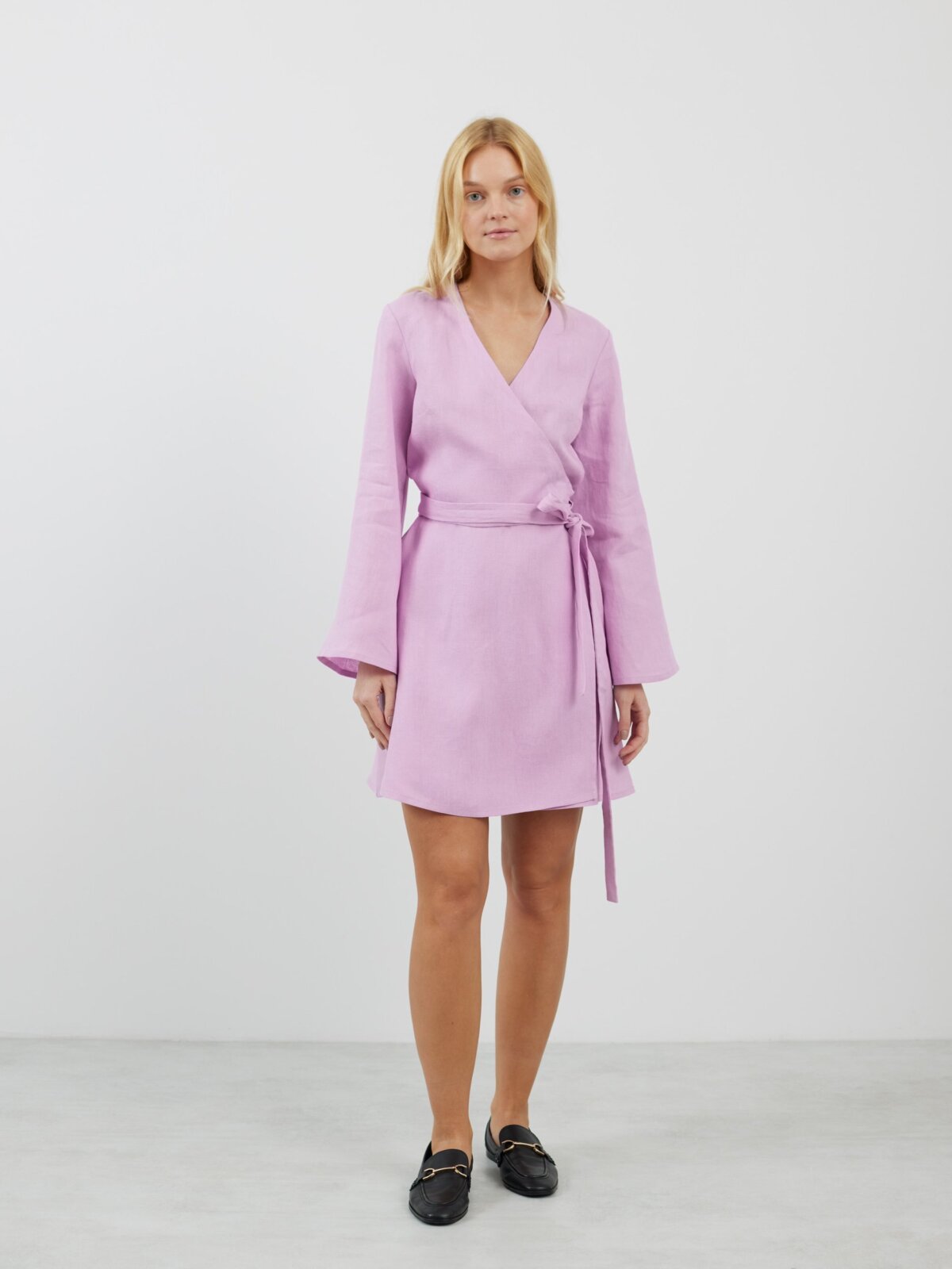 Bild 2 von LYDIA Langarm Wickelkleid aus Leinen in Lila von Love and Confuse