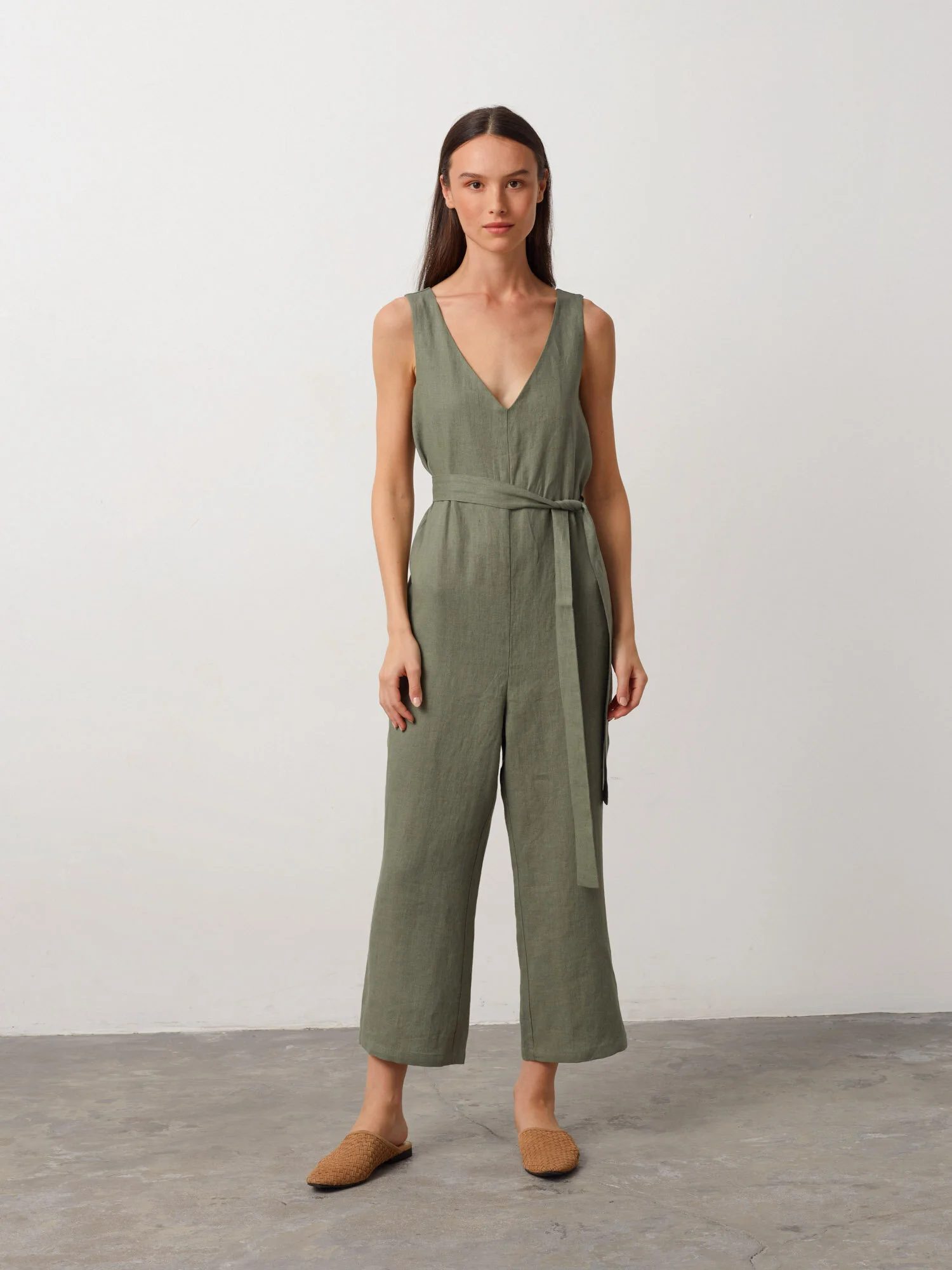 Bild 5 von MADELINE Ärmelloser Leinen Jumpsuit in von Love and Confuse